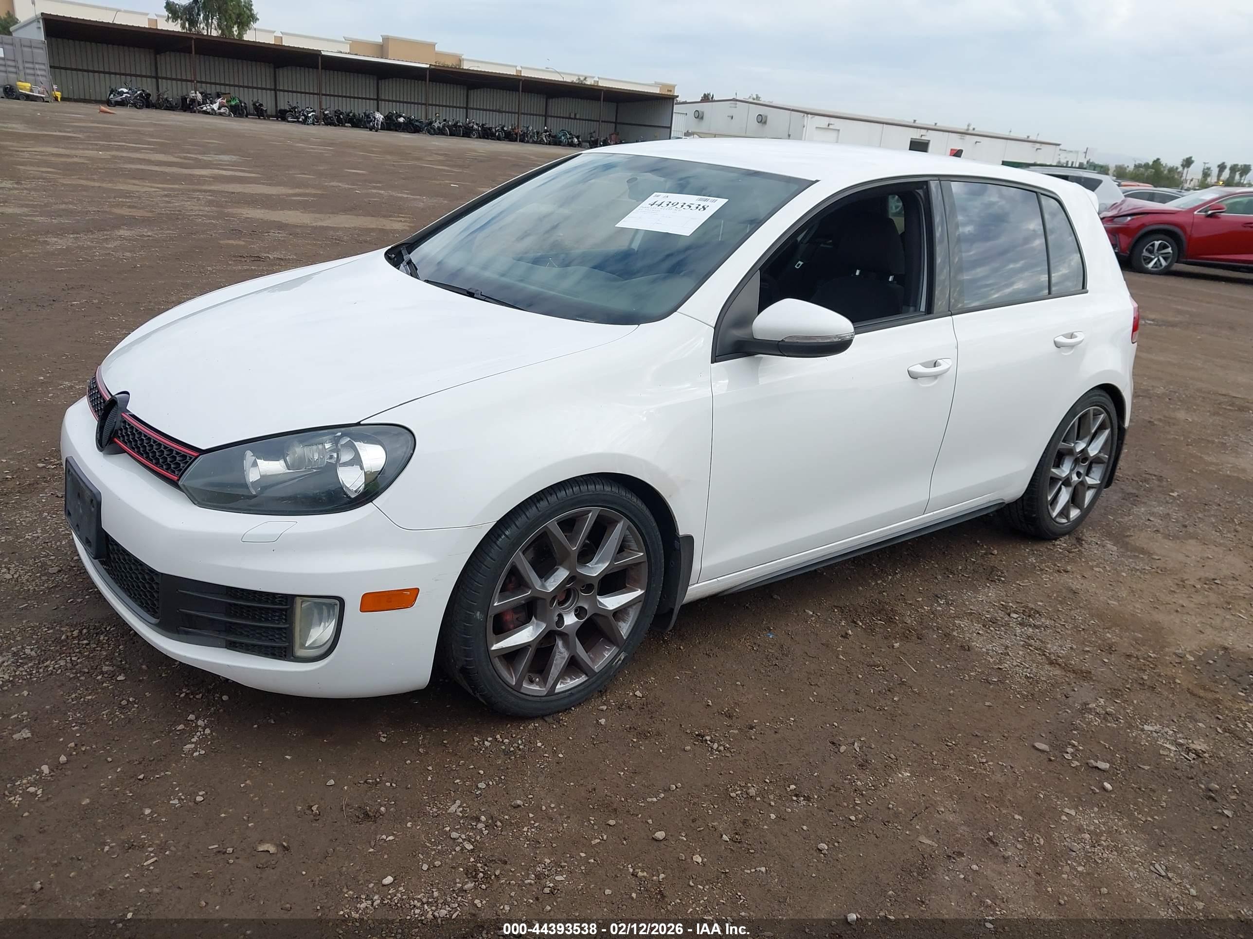 VOLKSWAGEN GTI image 2