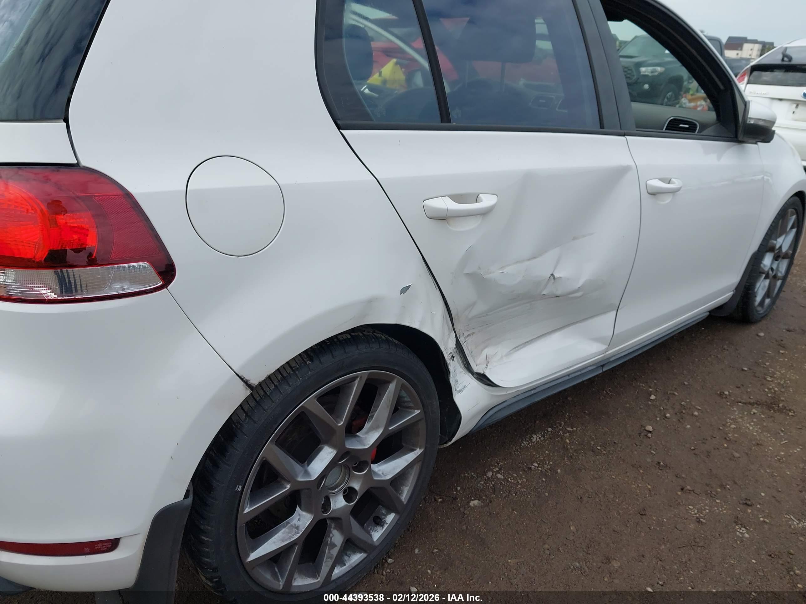 VOLKSWAGEN GTI image 6