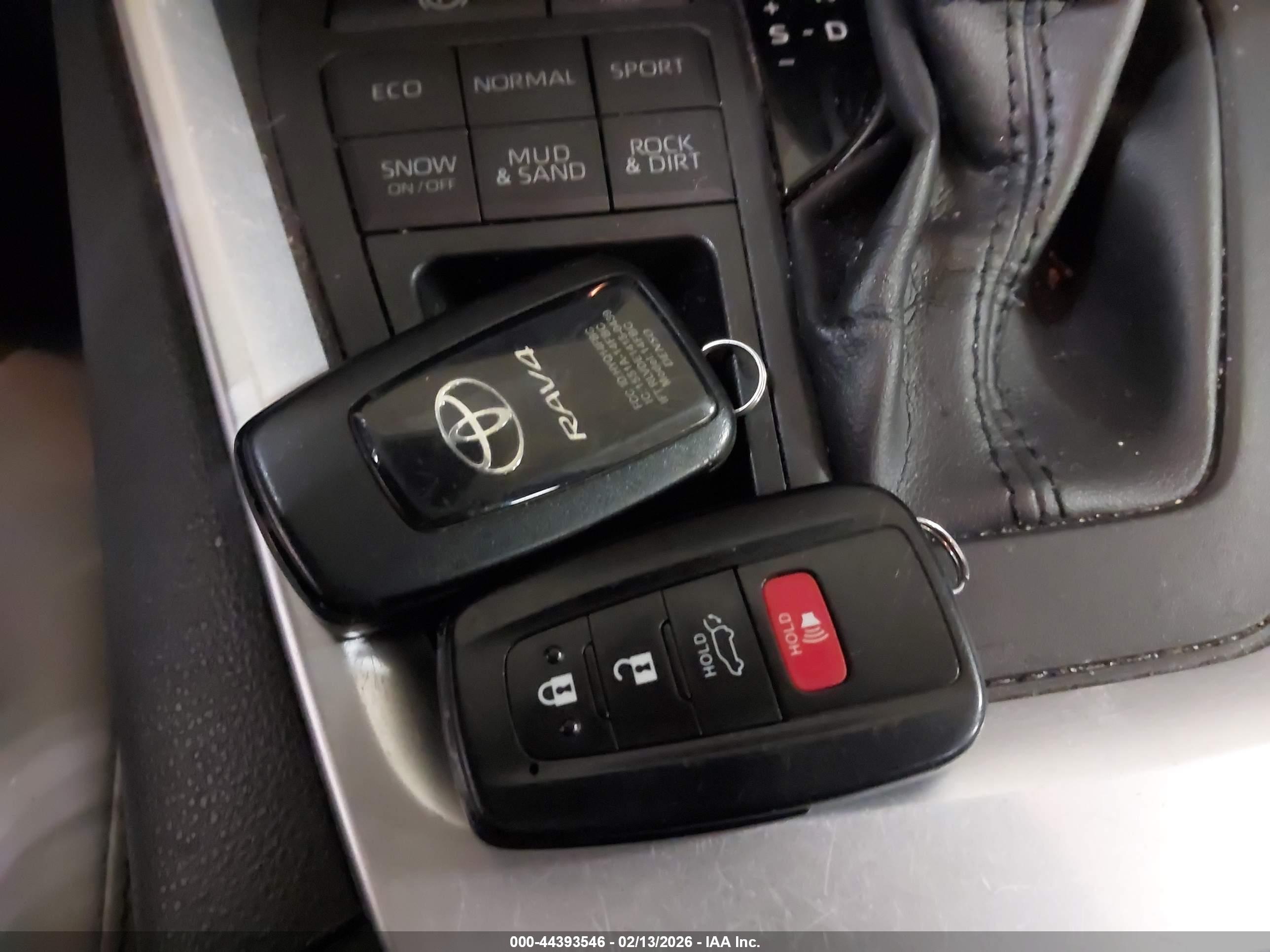TOYOTA RAV4 image 11