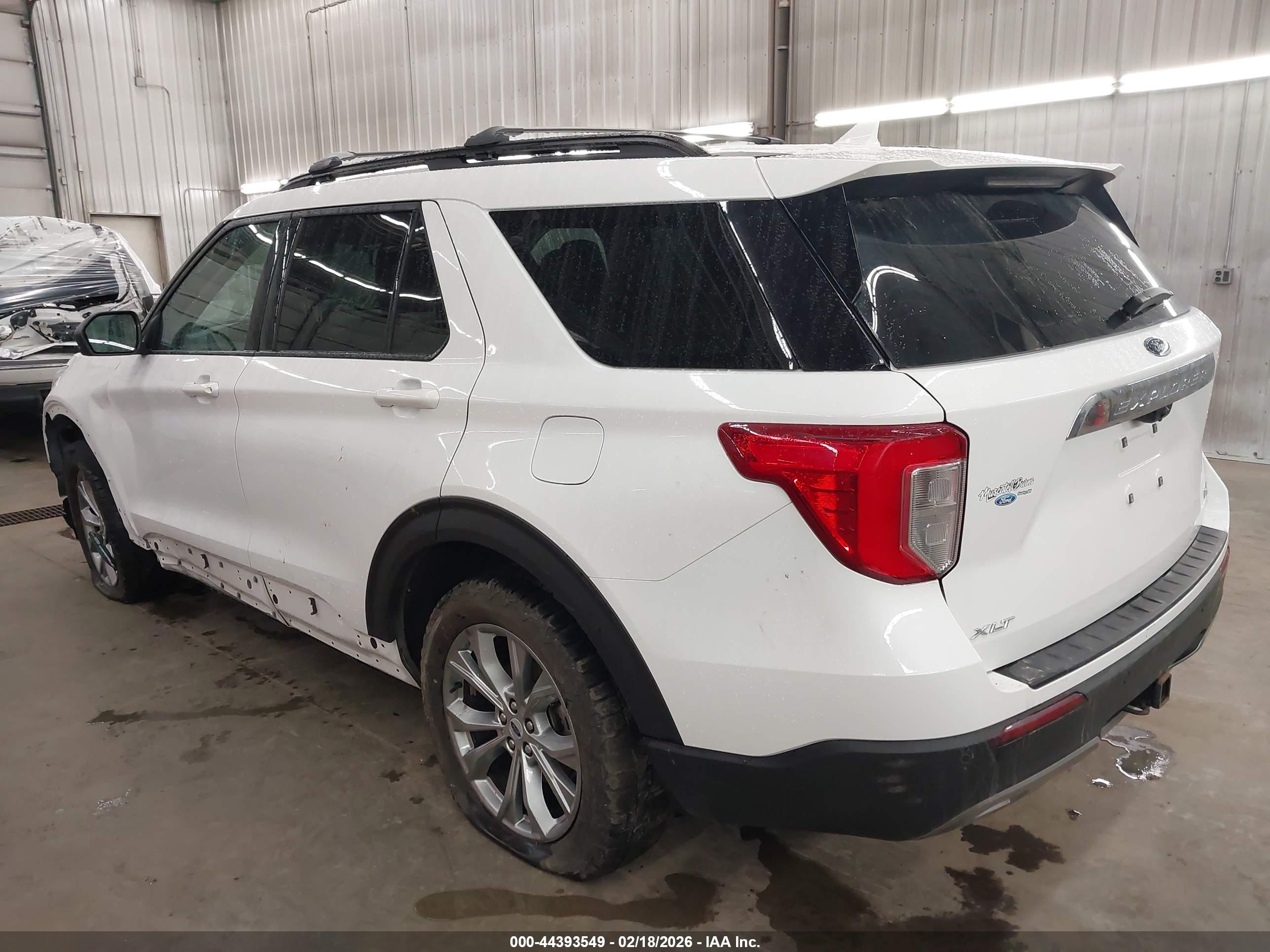 FORD EXPLORER image 3