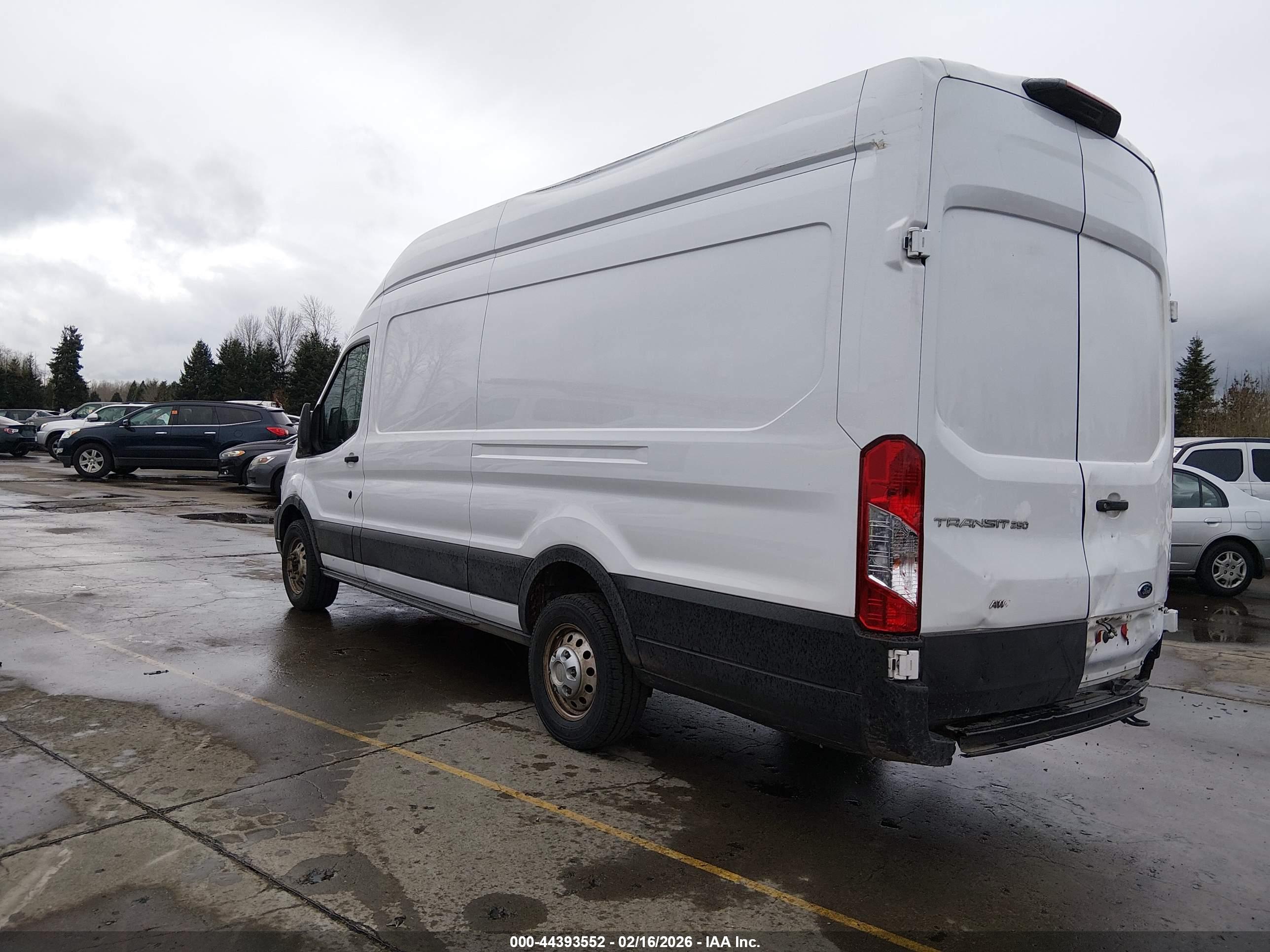 FORD TRANSIT-250 image 3