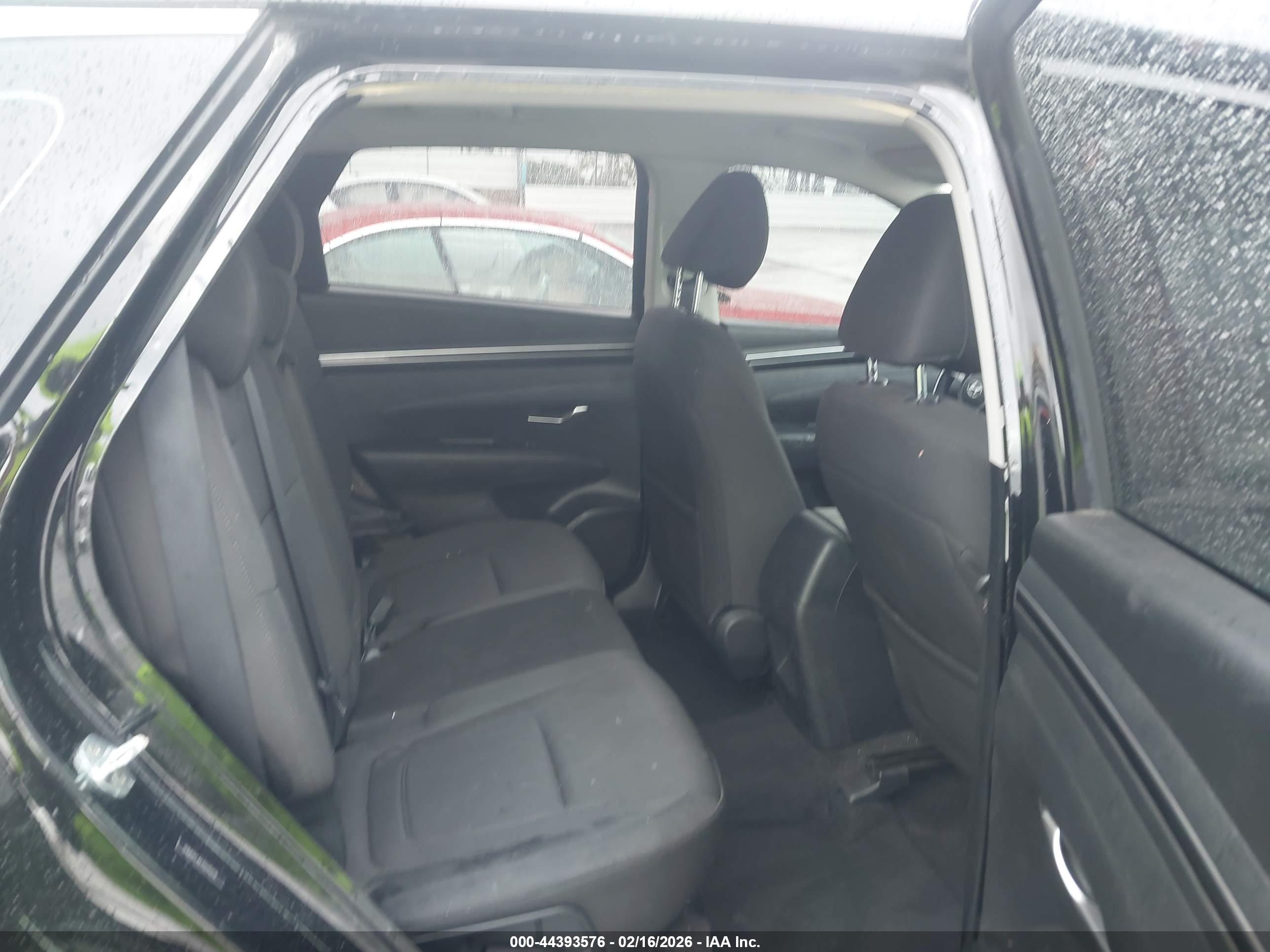 HYUNDAI TUCSON image 8