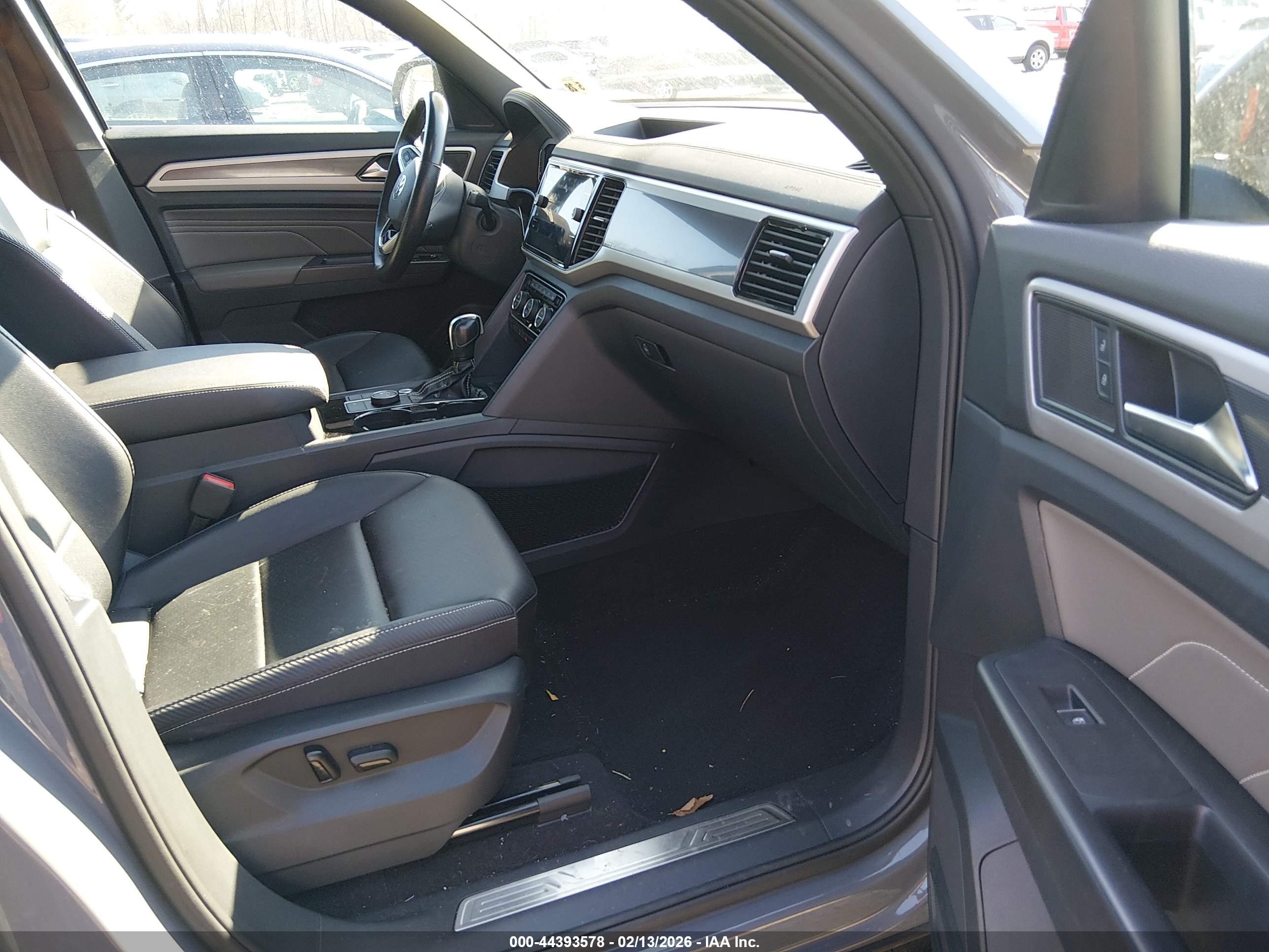 VOLKSWAGEN ATLAS image 8