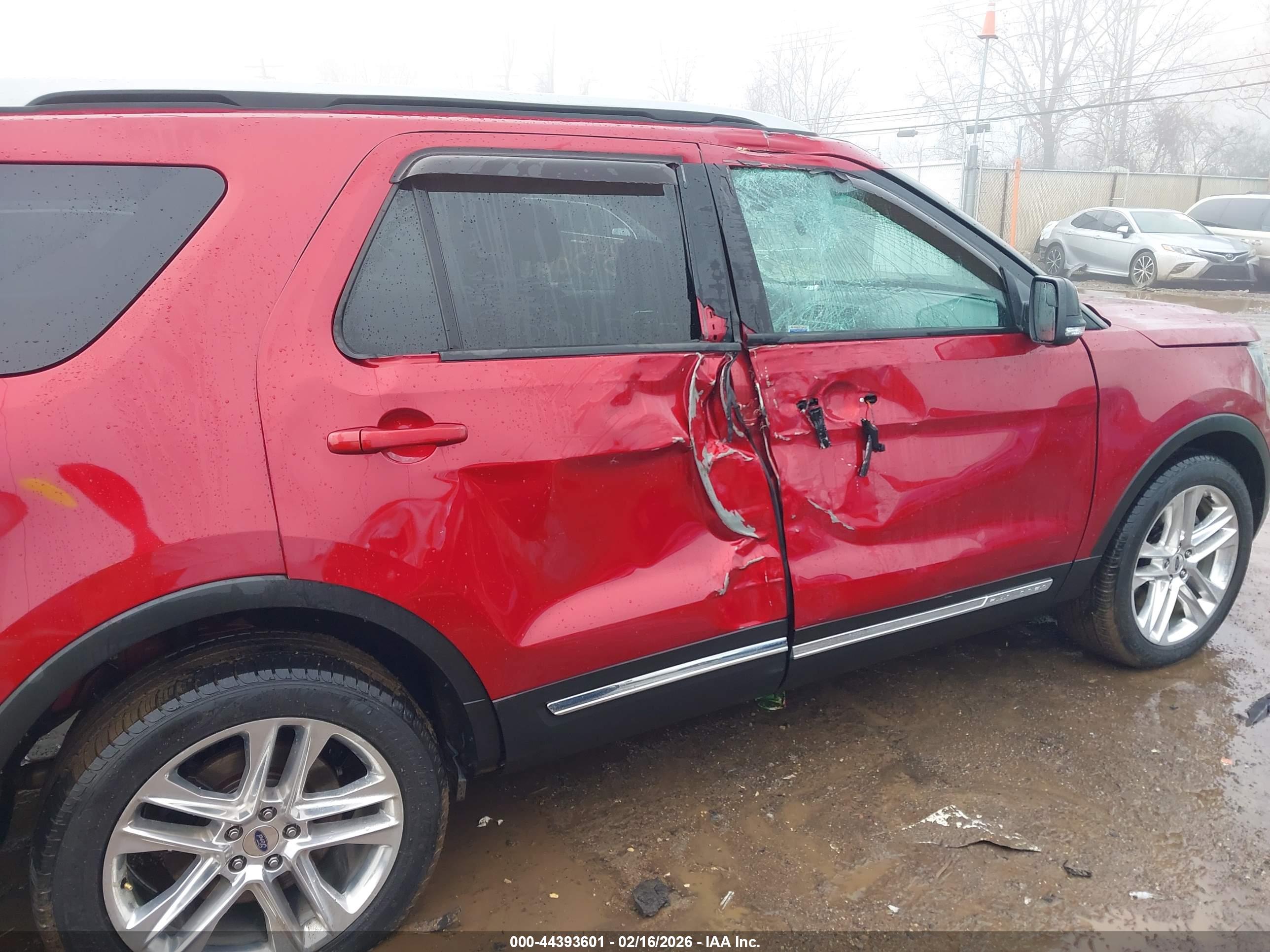 FORD EXPLORER image 6