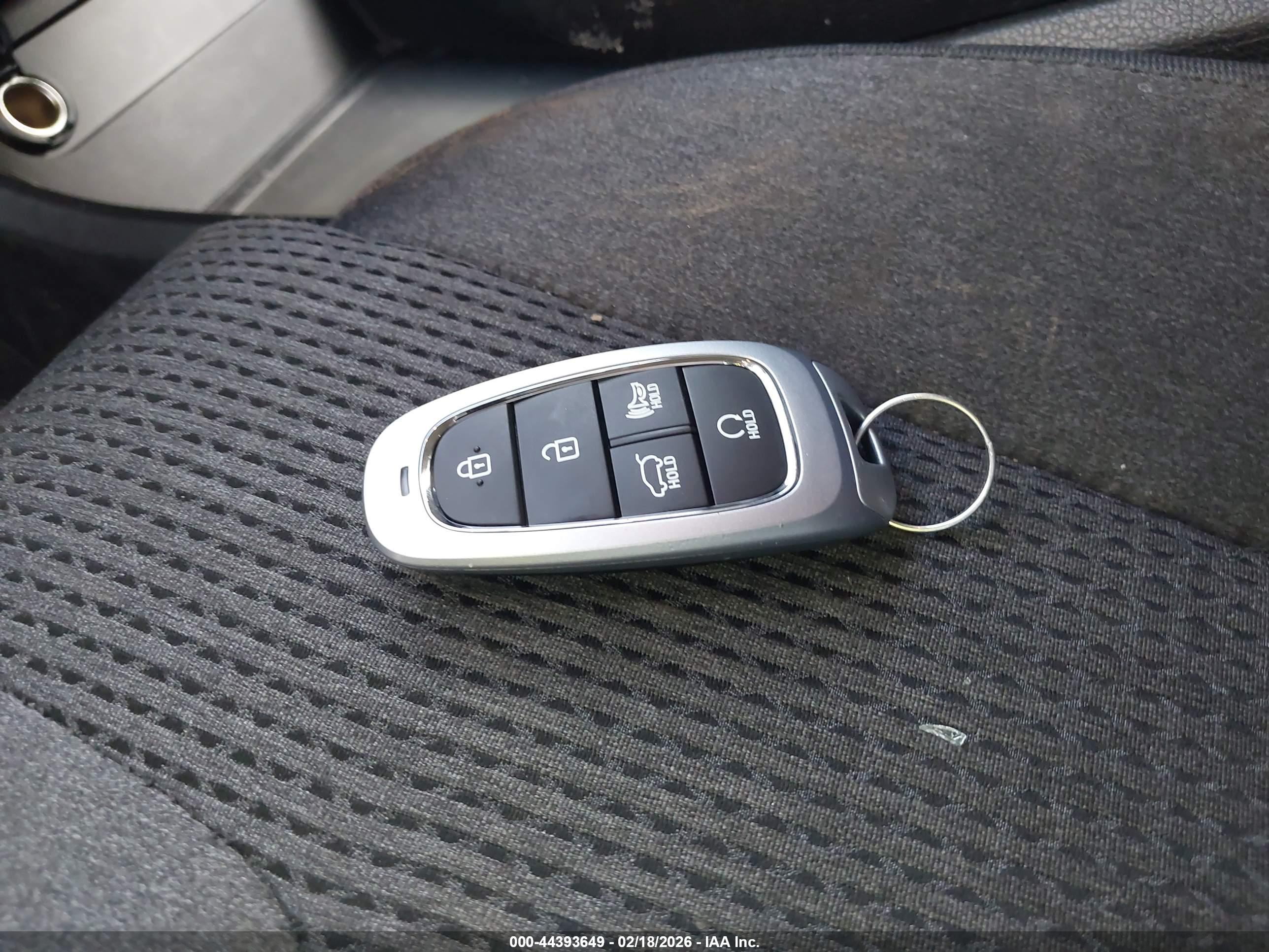HYUNDAI SANTA image 11