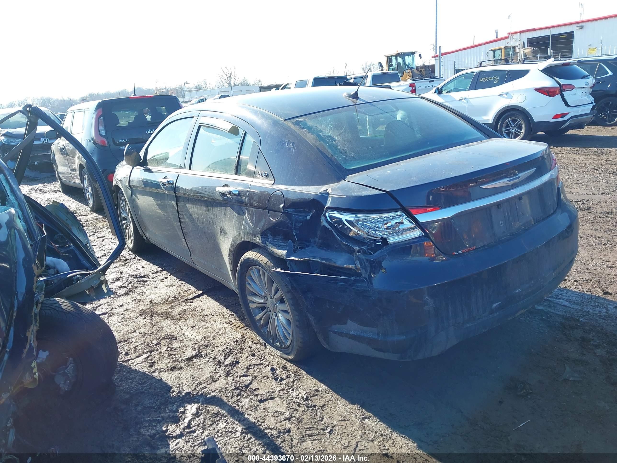 CHRYSLER 200 image 3