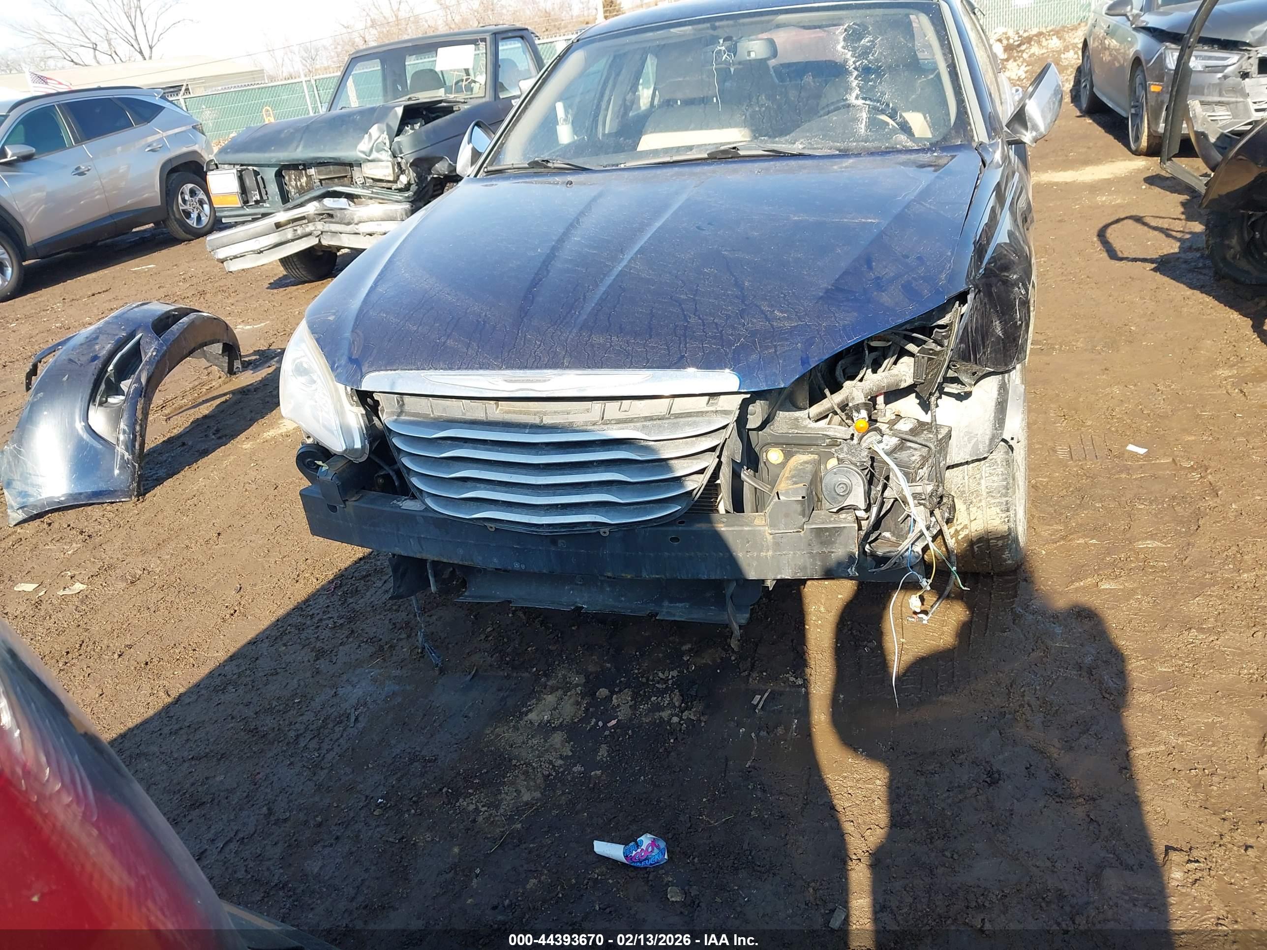 CHRYSLER 200 image 6