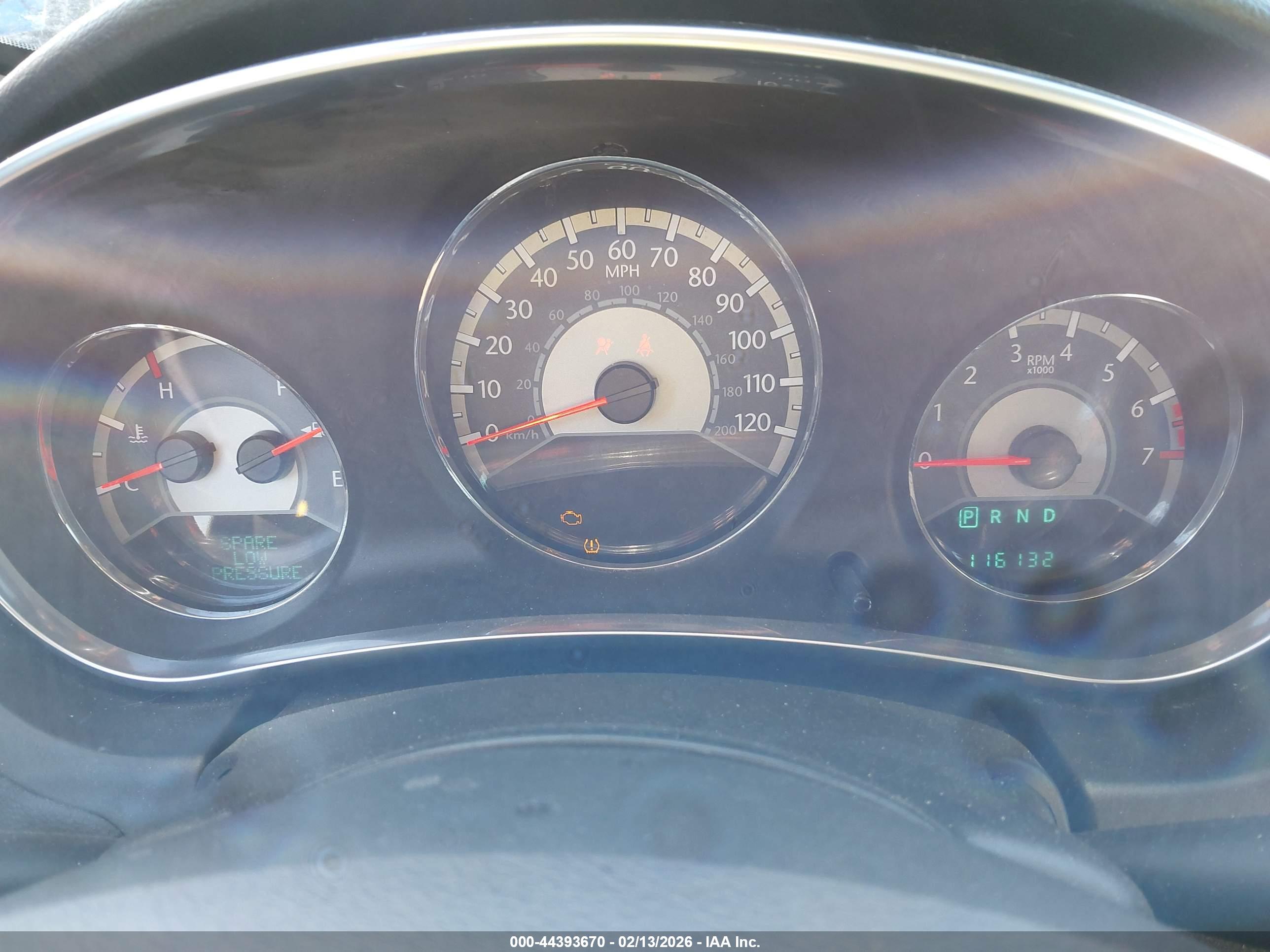 CHRYSLER 200 image 7