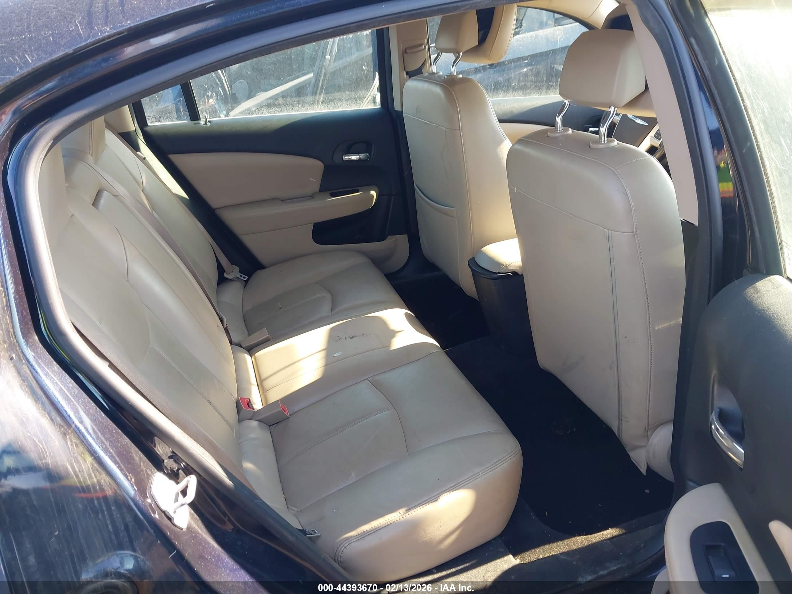 CHRYSLER 200 image 8