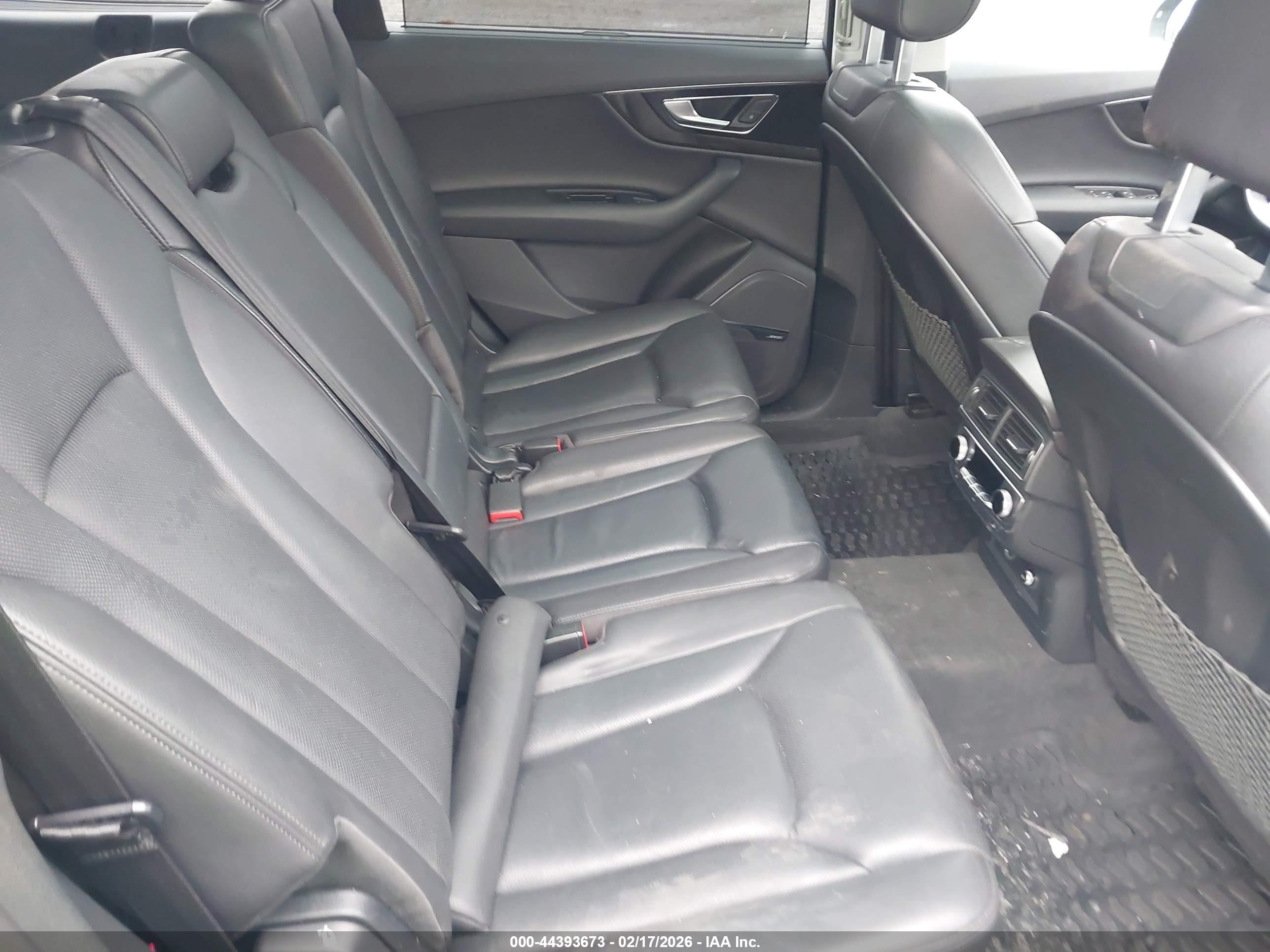 AUDI Q7 image 8