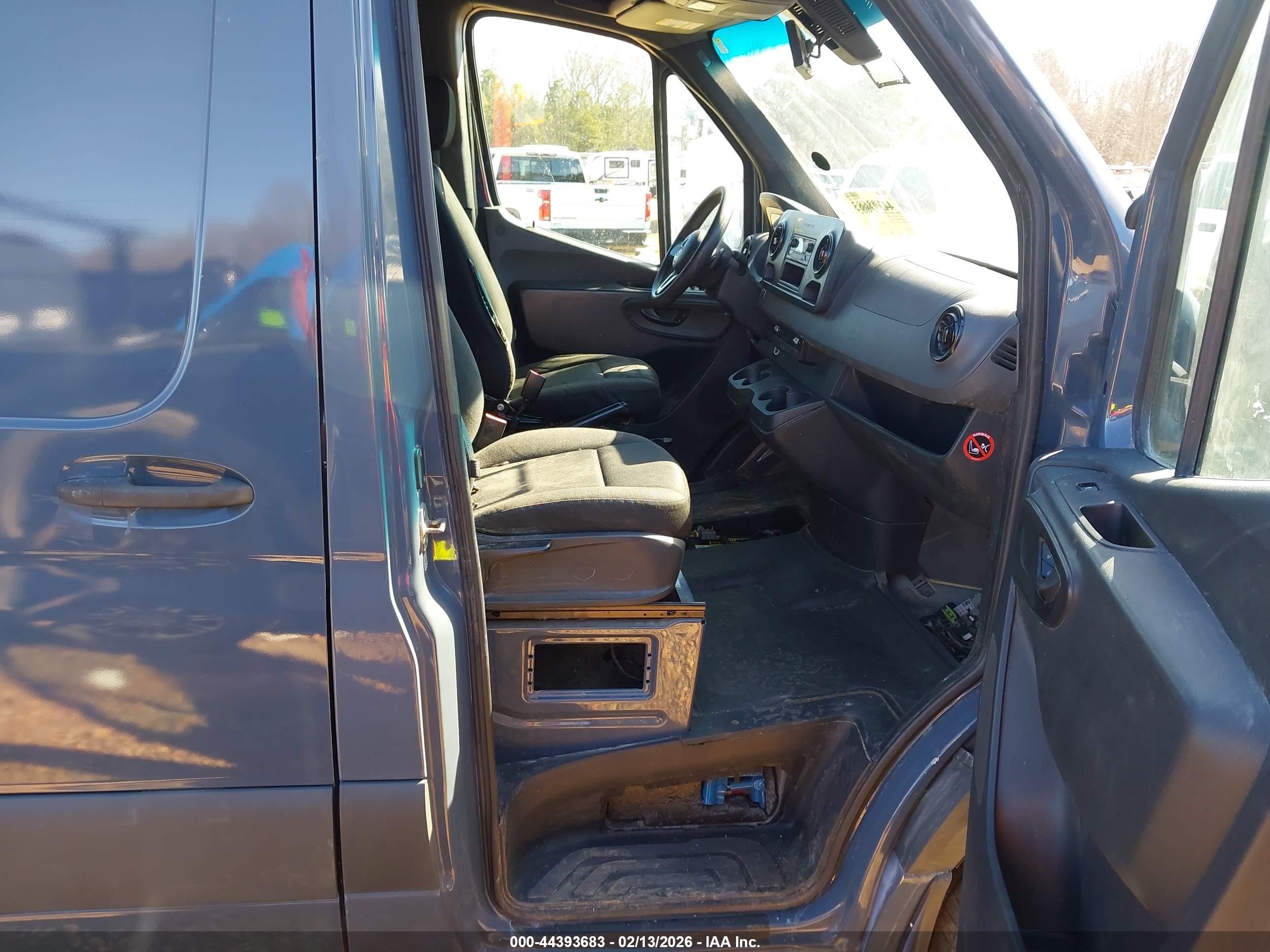 MERCEDES-BENZ SPRINTER image 5