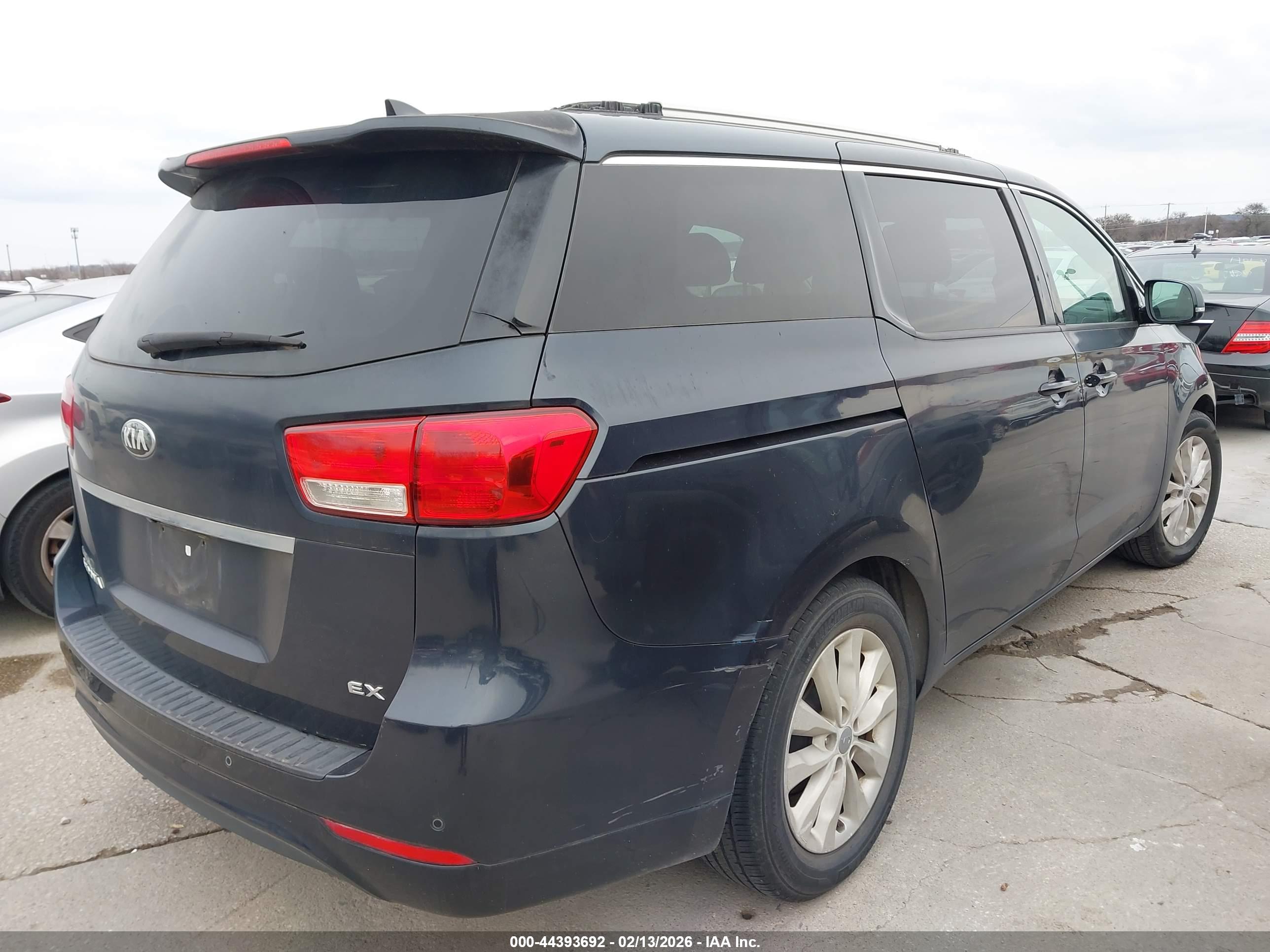 KIA SEDONA image 4