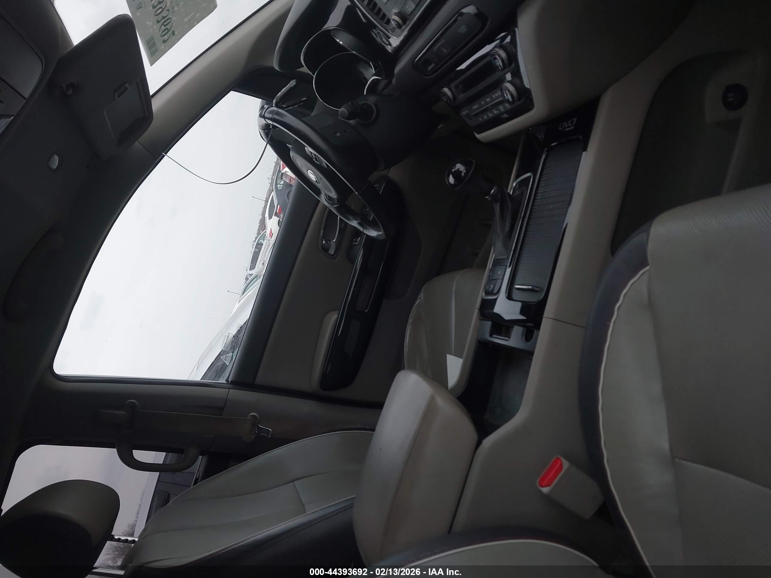 KIA SEDONA image 5