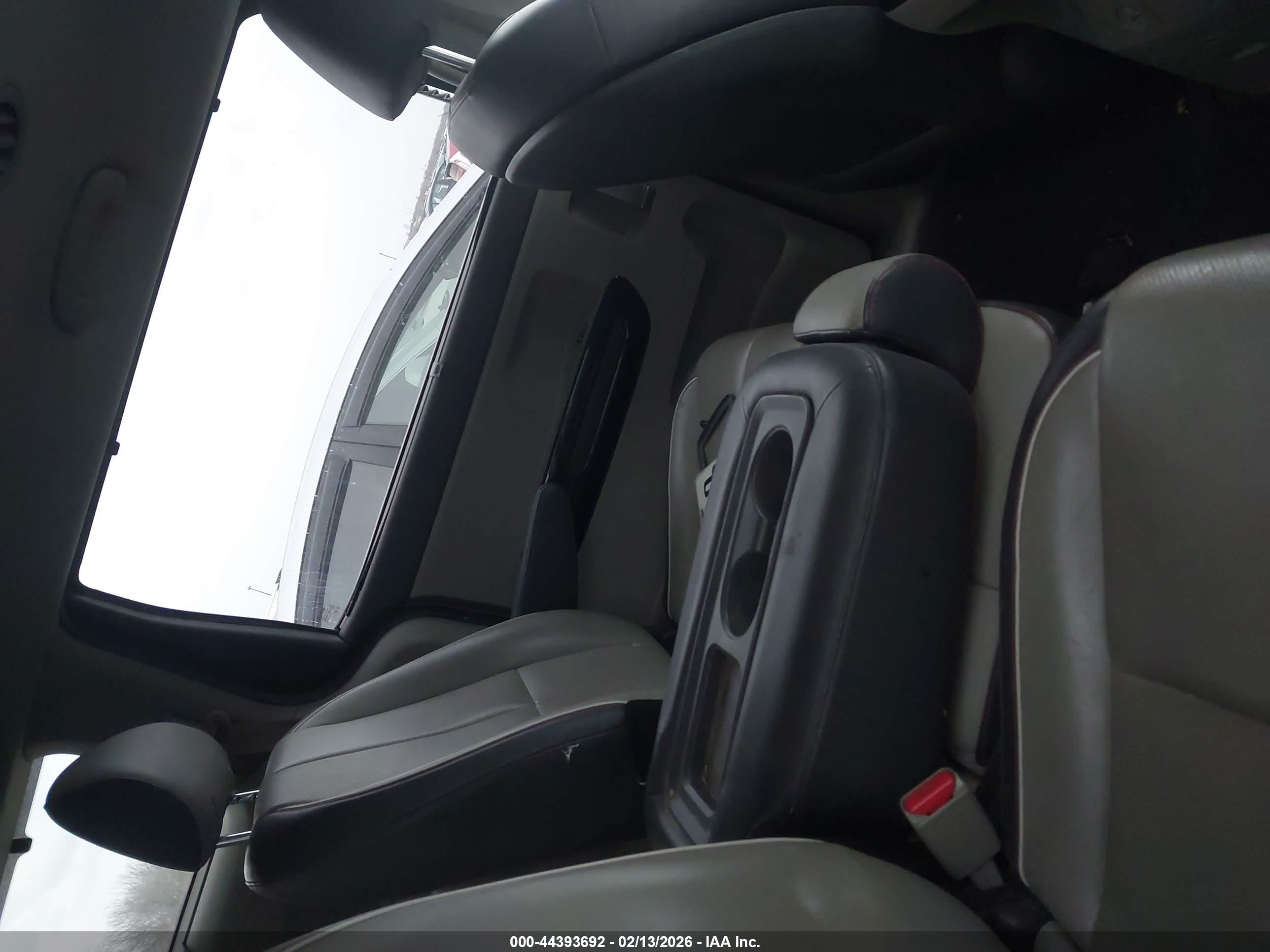 KIA SEDONA image 8