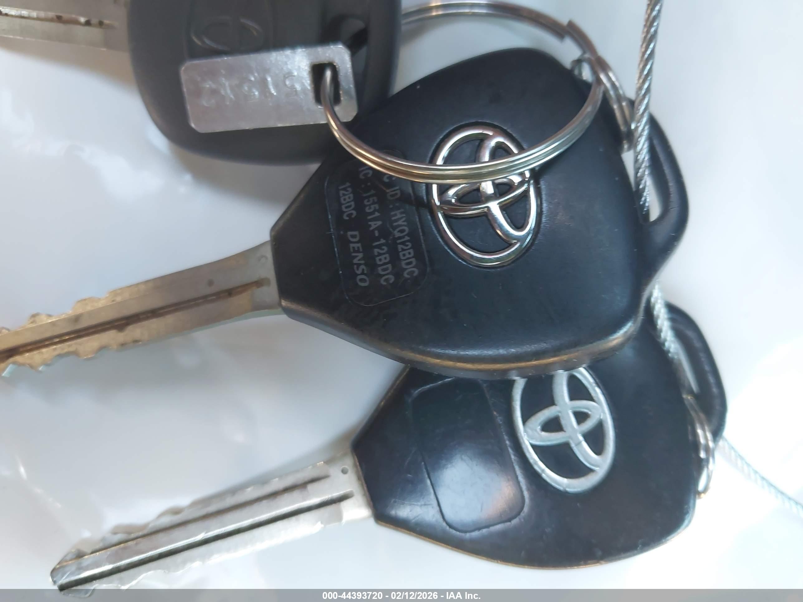 TOYOTA RAV4 image 11