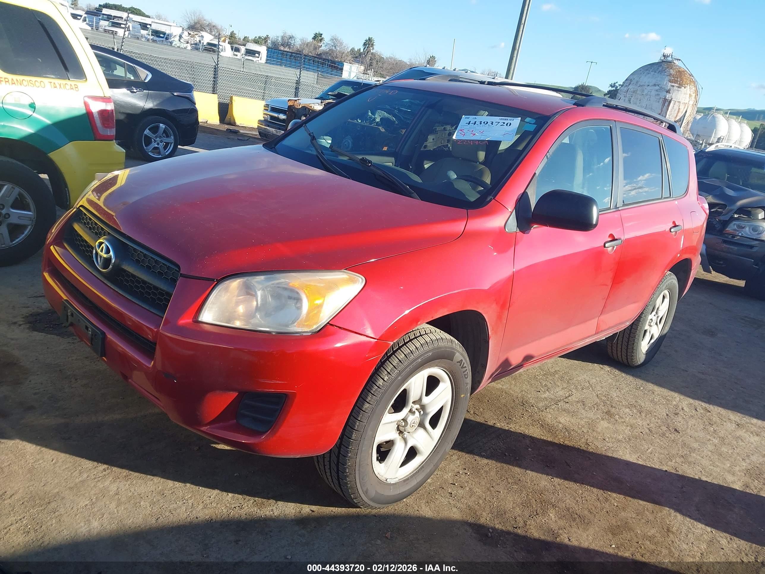 TOYOTA RAV4 image 2