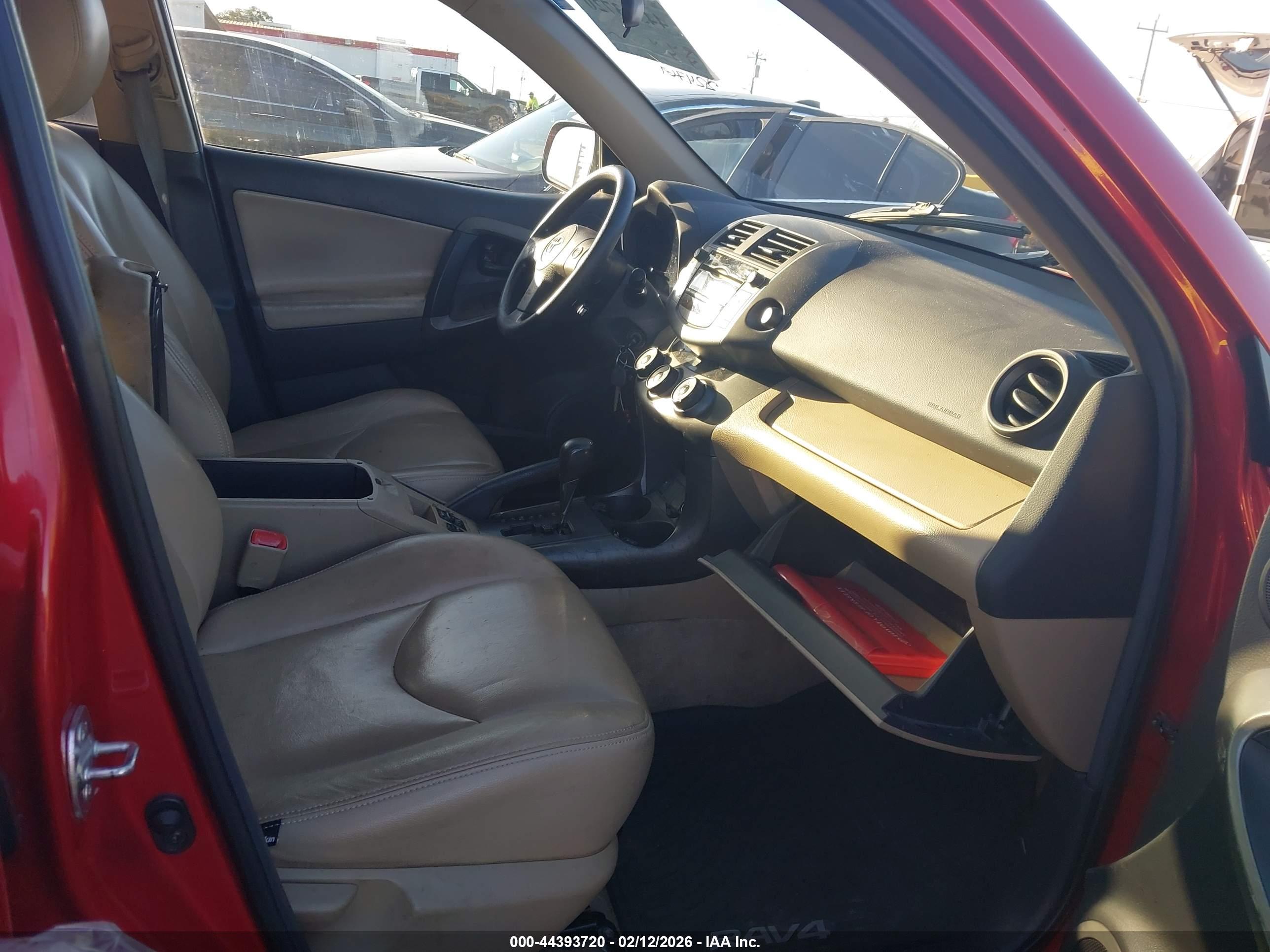 TOYOTA RAV4 image 5