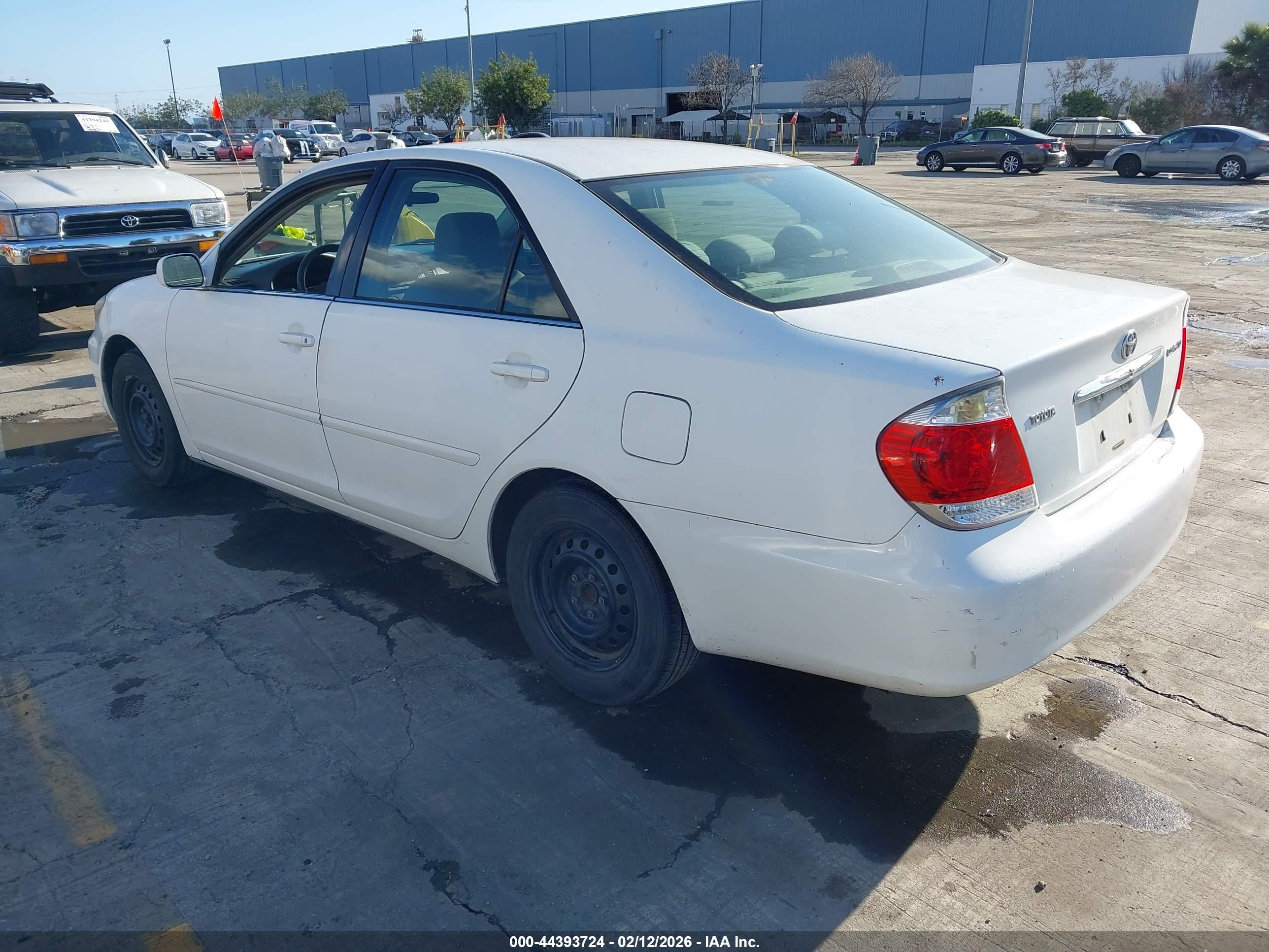 TOYOTA CAMRY image 3