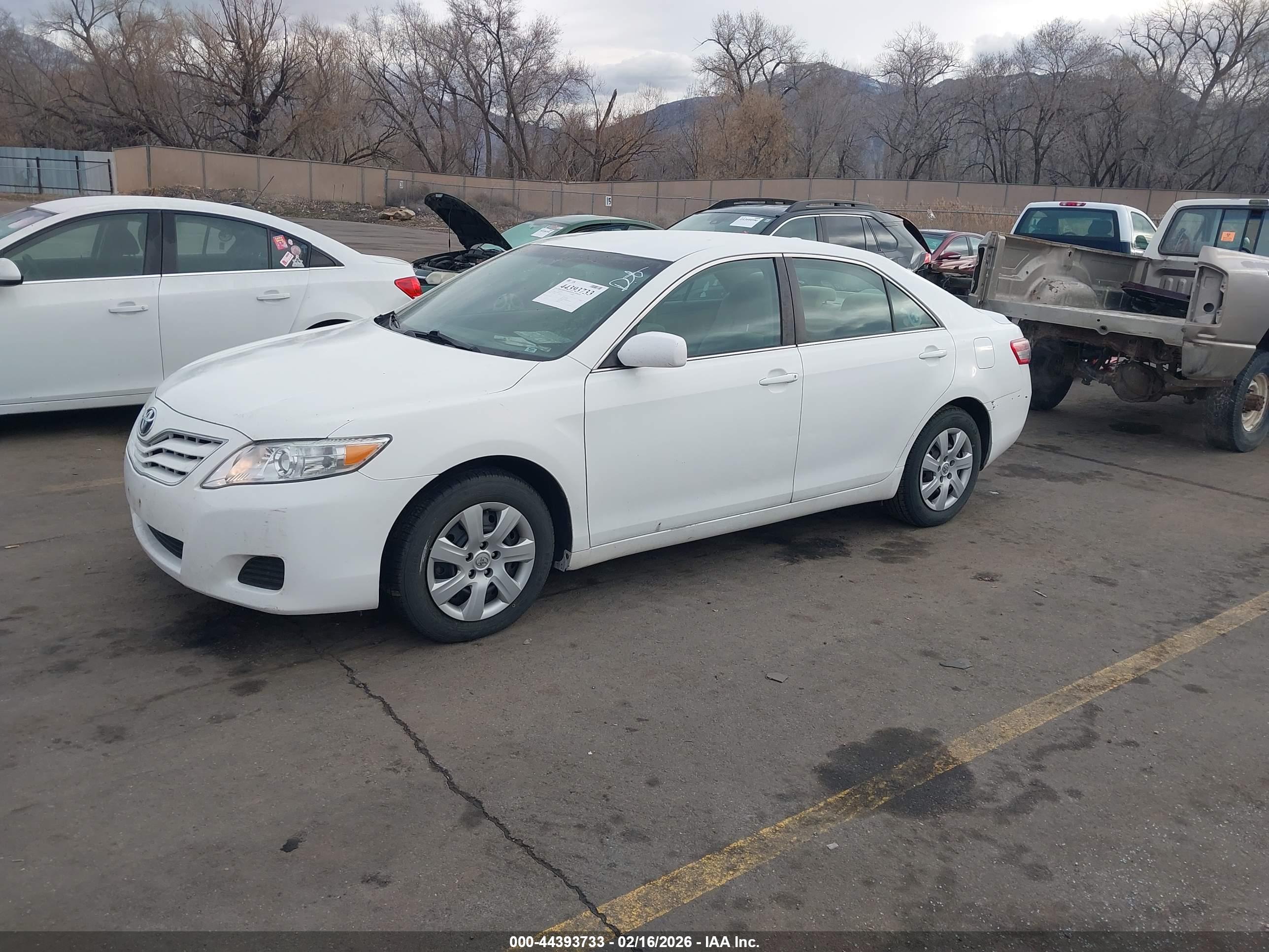 TOYOTA CAMRY image 2
