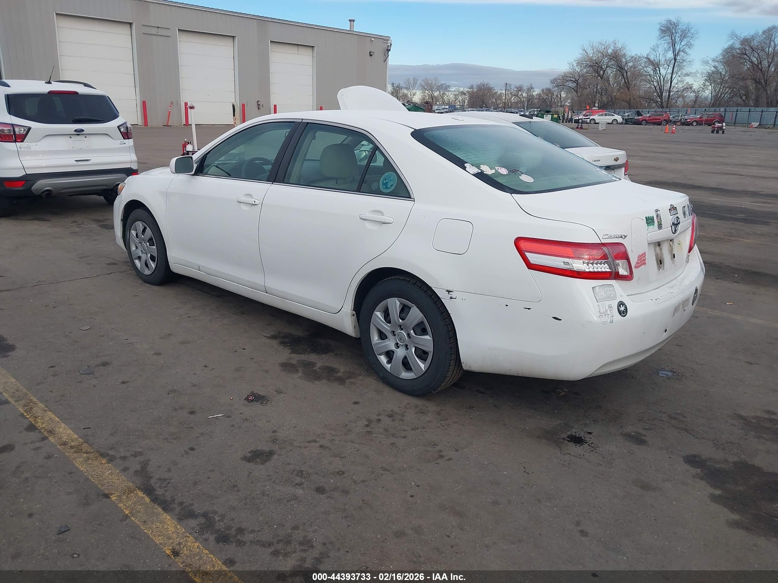 TOYOTA CAMRY image 3