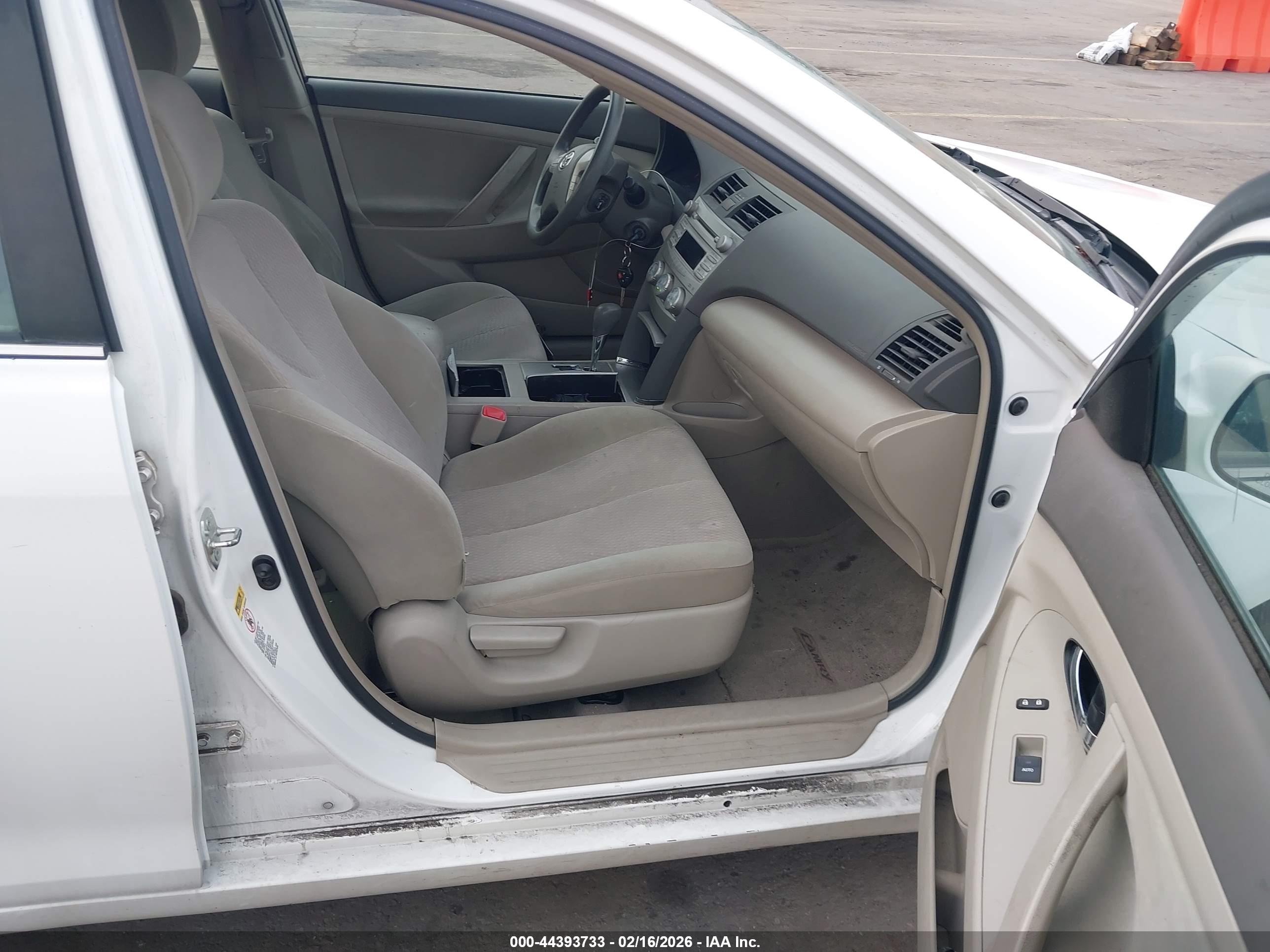 TOYOTA CAMRY image 5