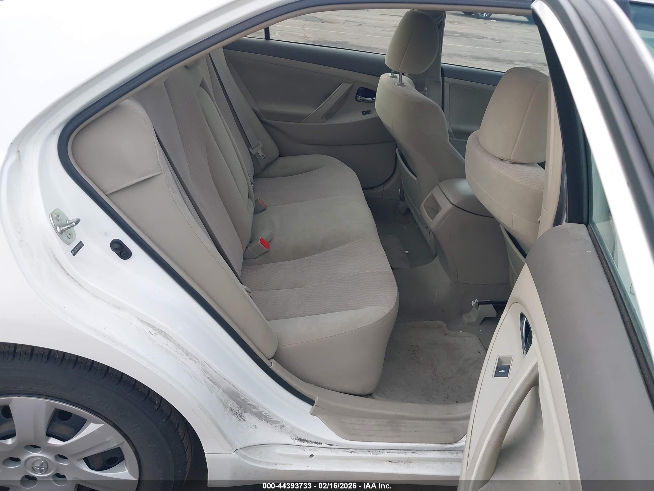 TOYOTA CAMRY image 8