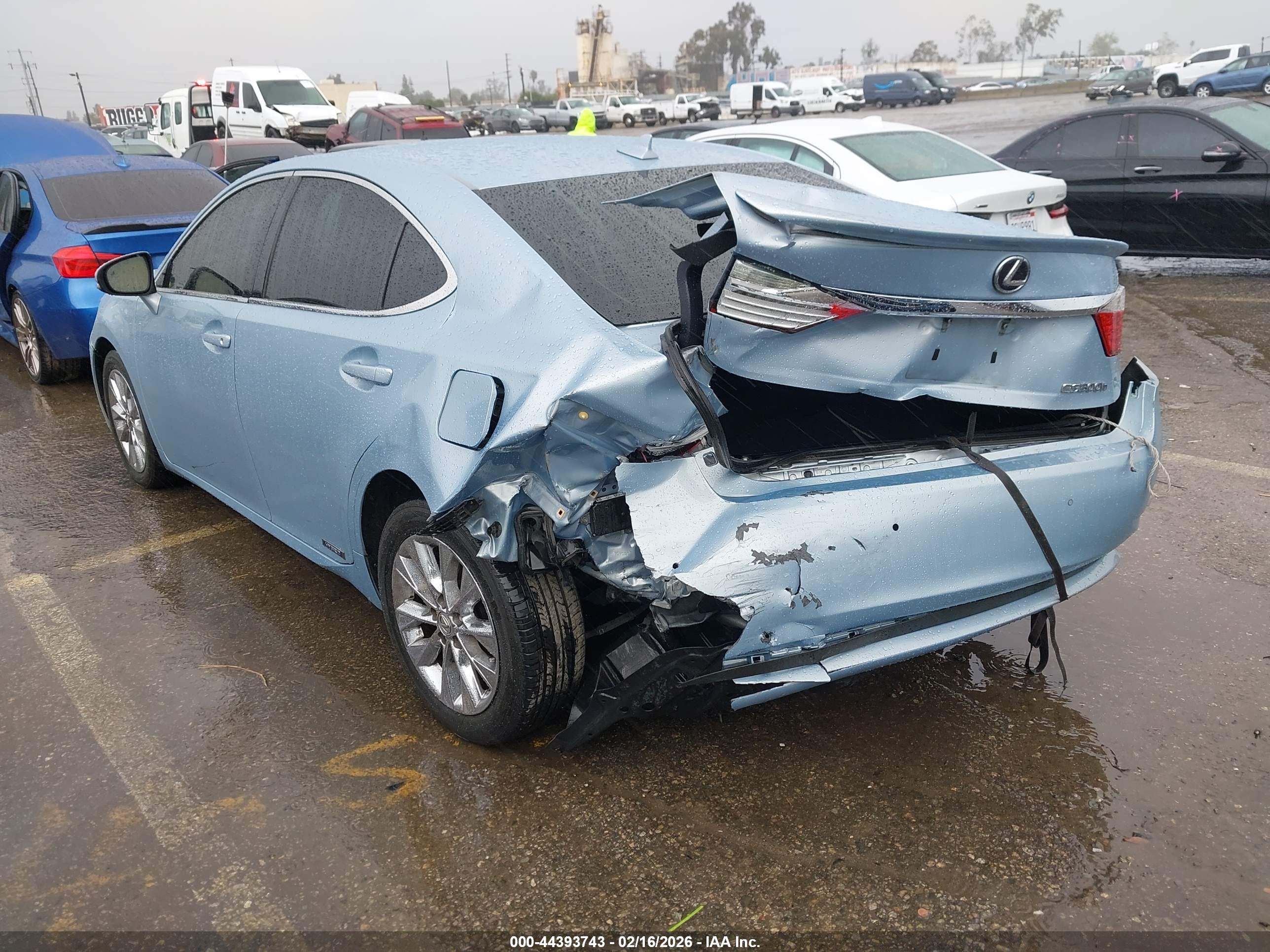 LEXUS ES image 3