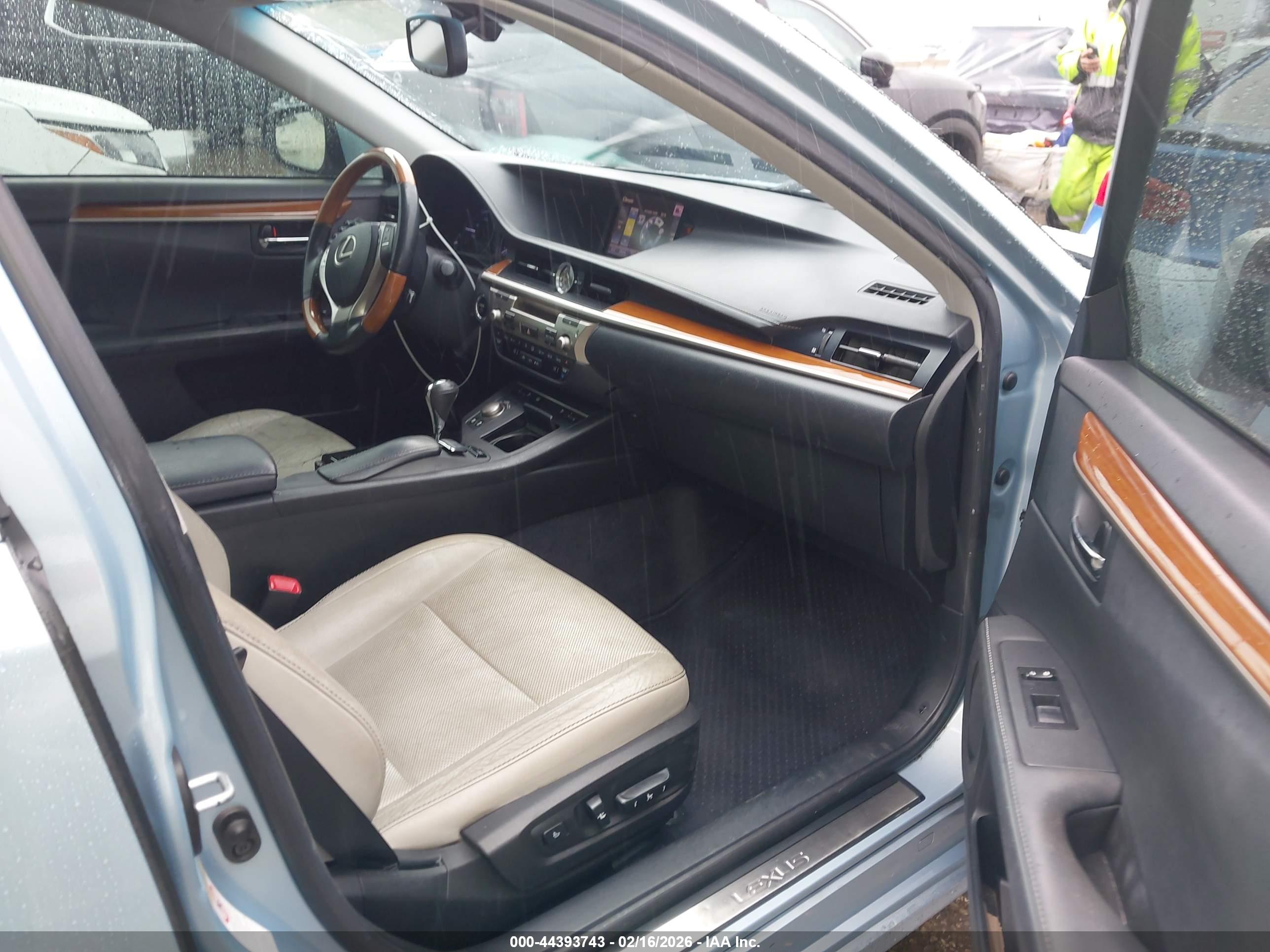 LEXUS ES image 5