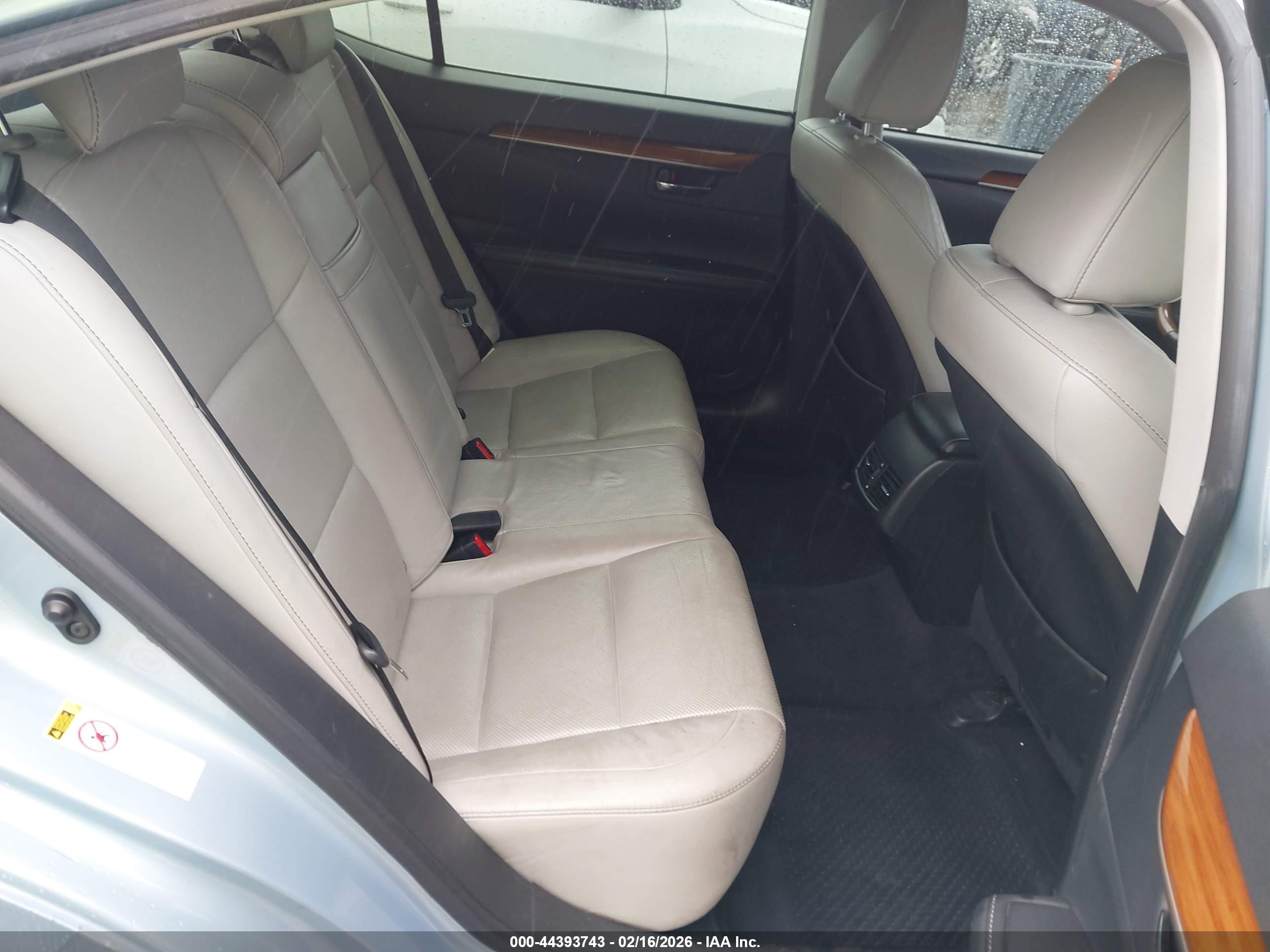 LEXUS ES image 8