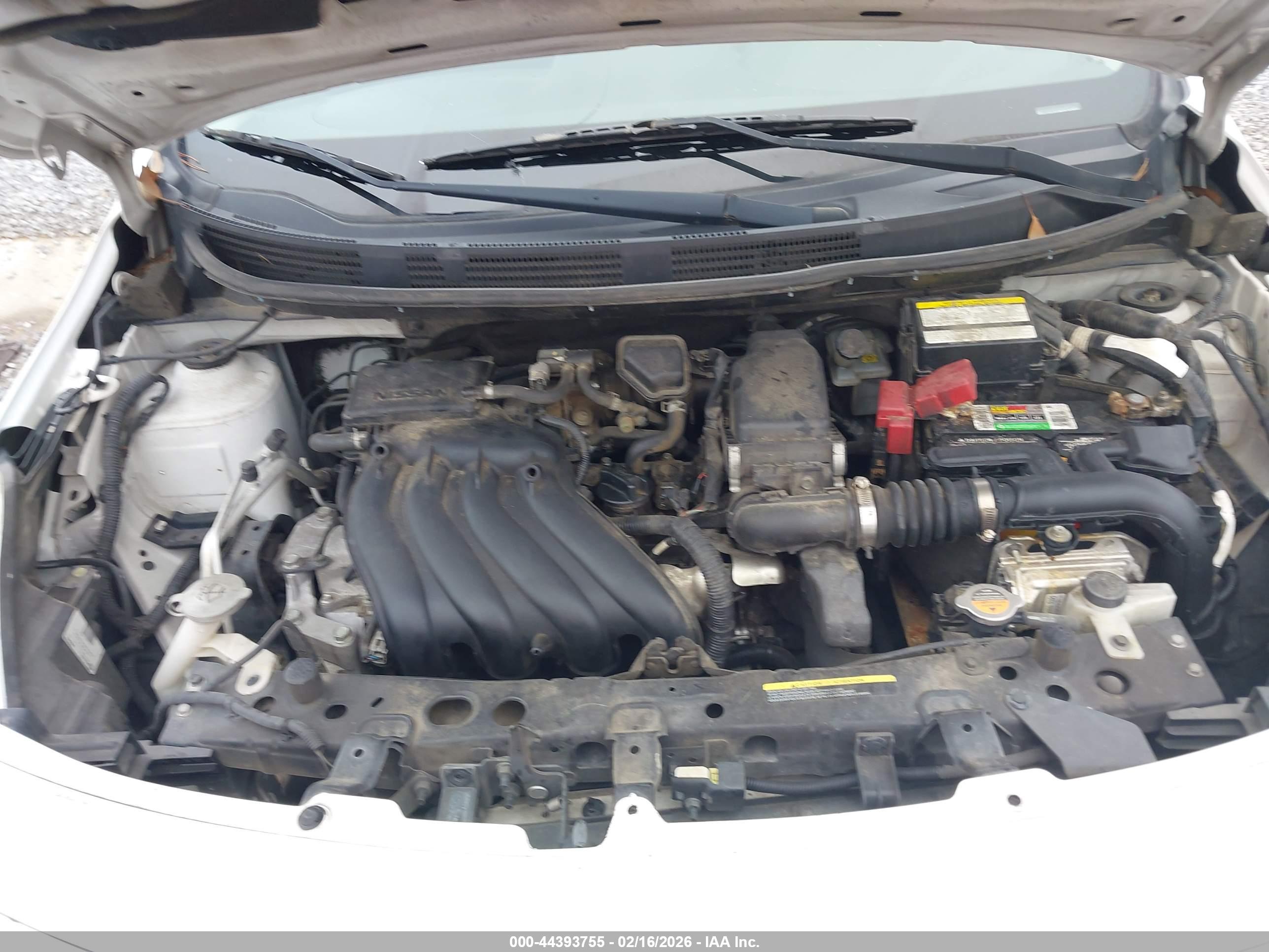 NISSAN VERSA image 10
