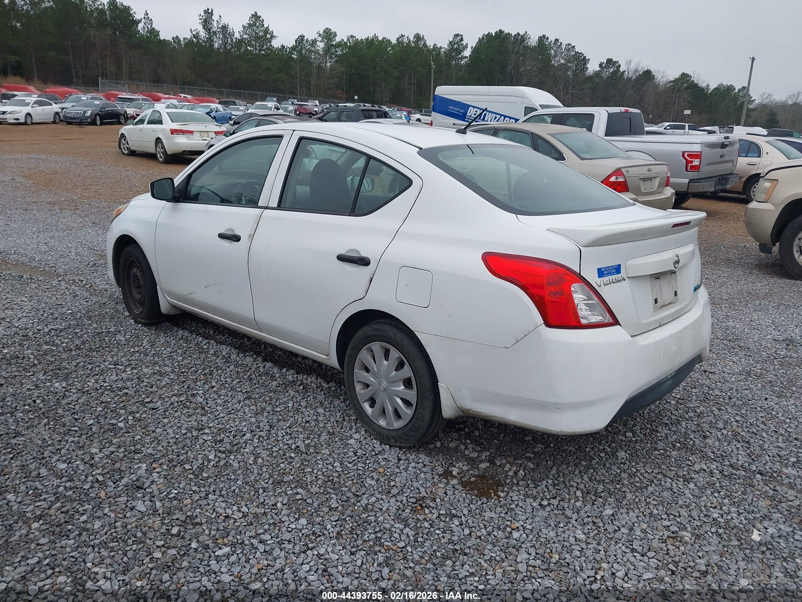 NISSAN VERSA image 3