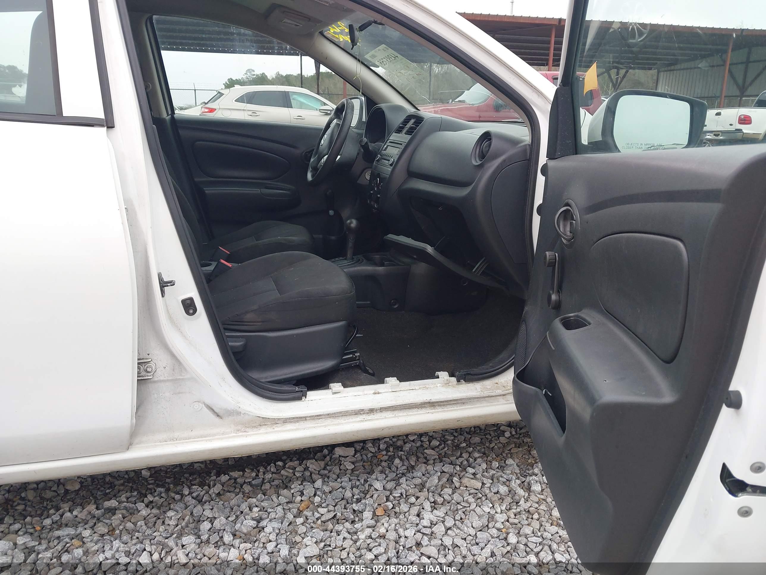NISSAN VERSA image 5