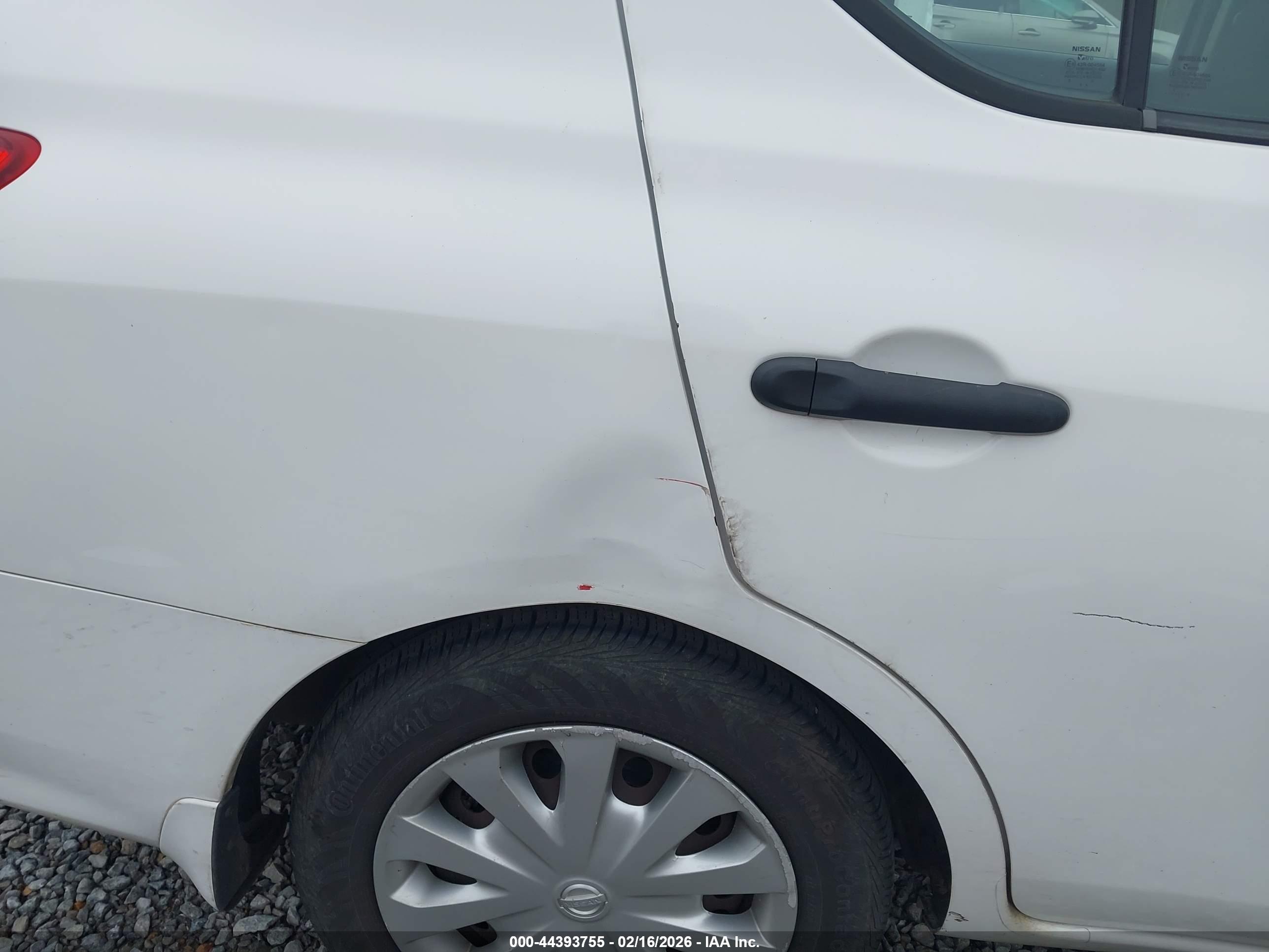 NISSAN VERSA image 6
