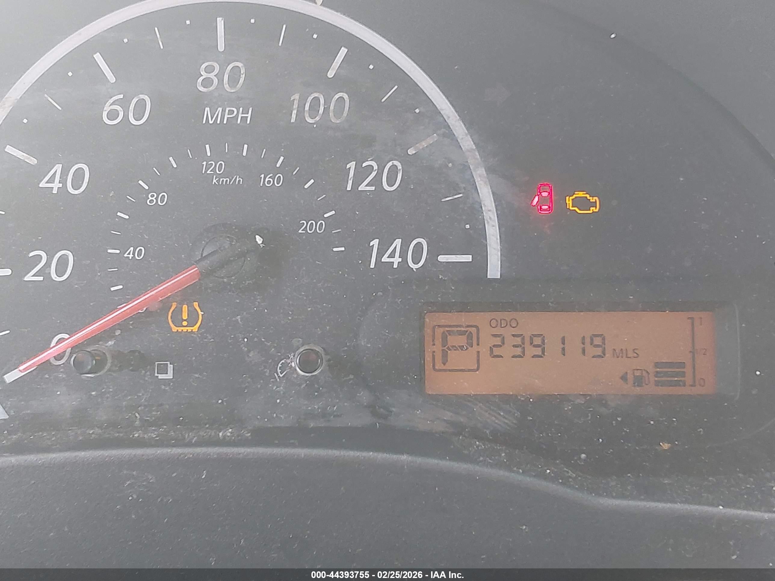 NISSAN VERSA image 7
