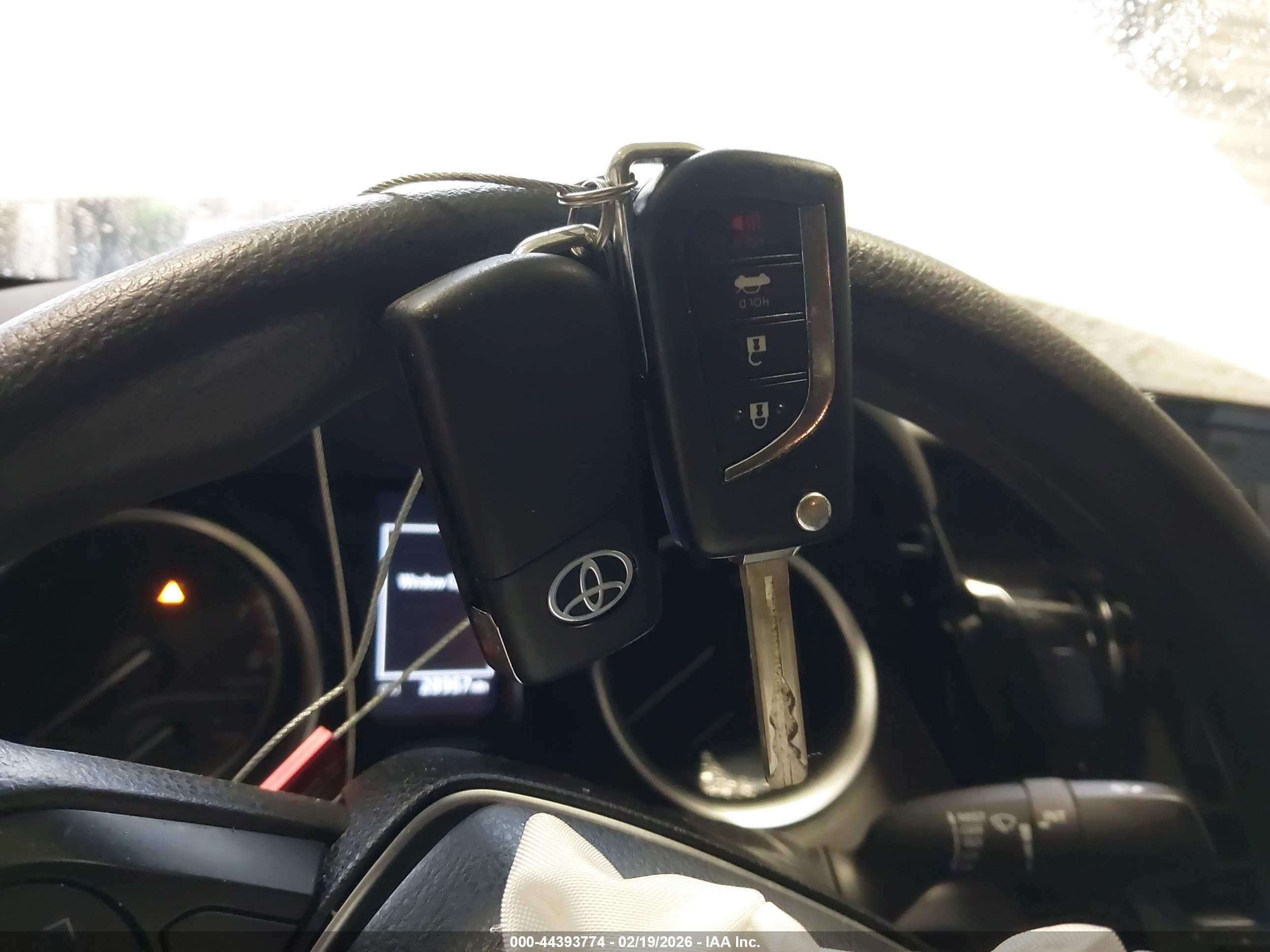 TOYOTA CAMRY image 11