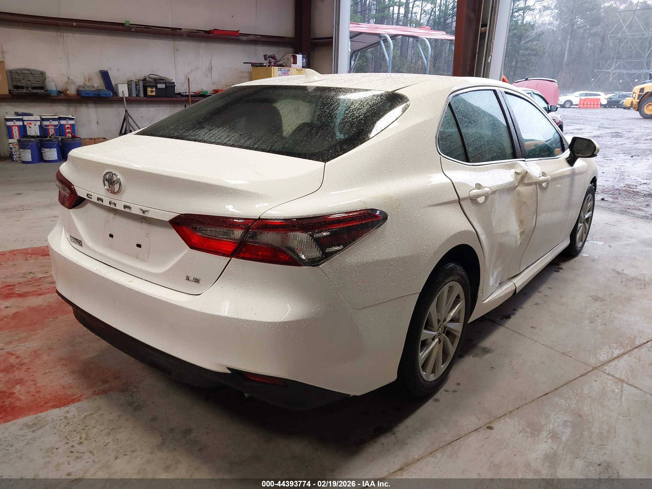 TOYOTA CAMRY image 4