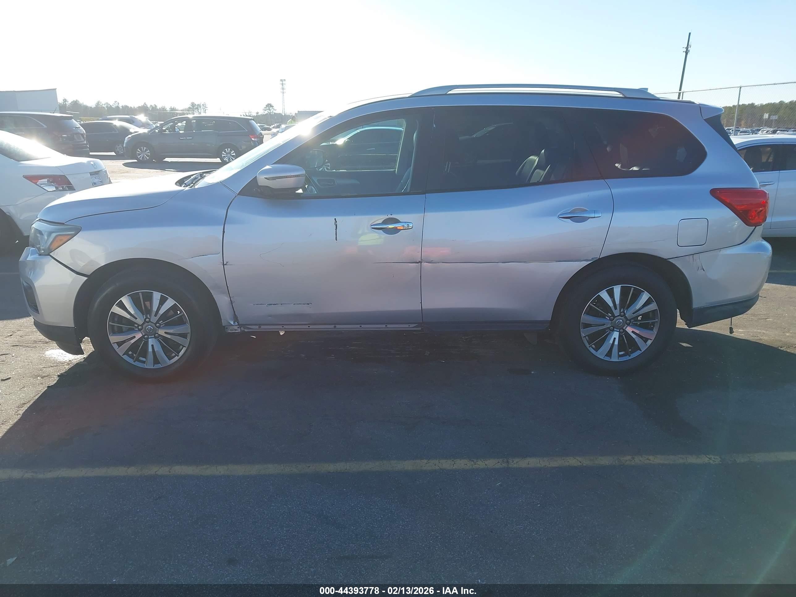 NISSAN PATHFINDER image 6