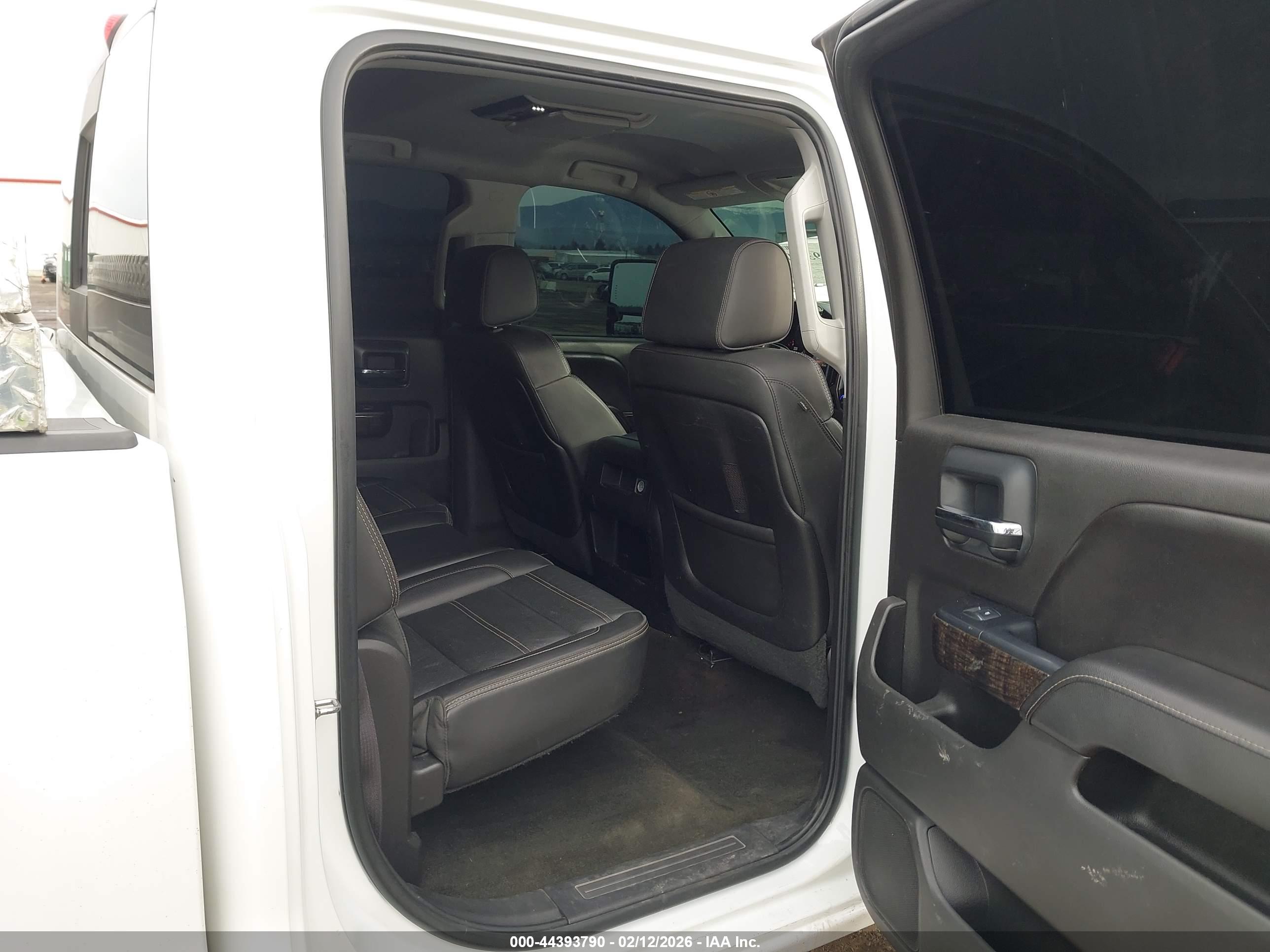 GMC SIERRA image 8
