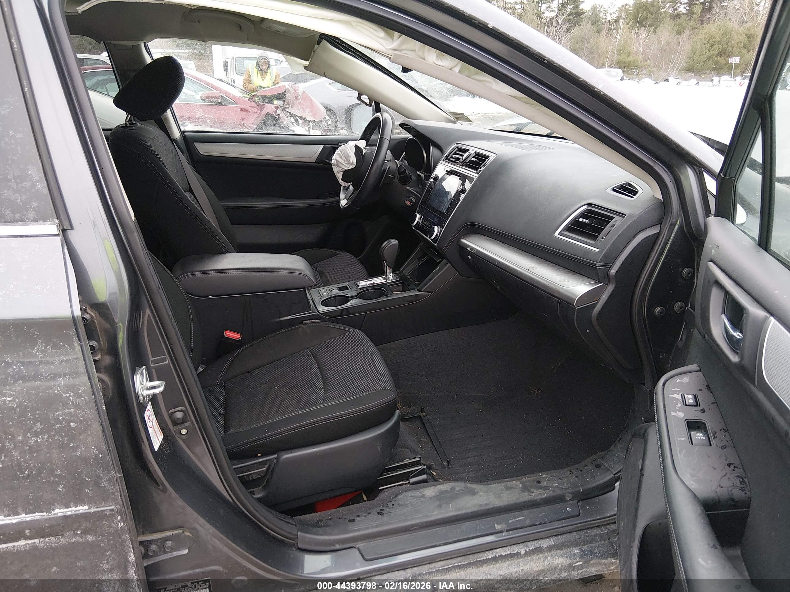 SUBARU OUTBACK image 5