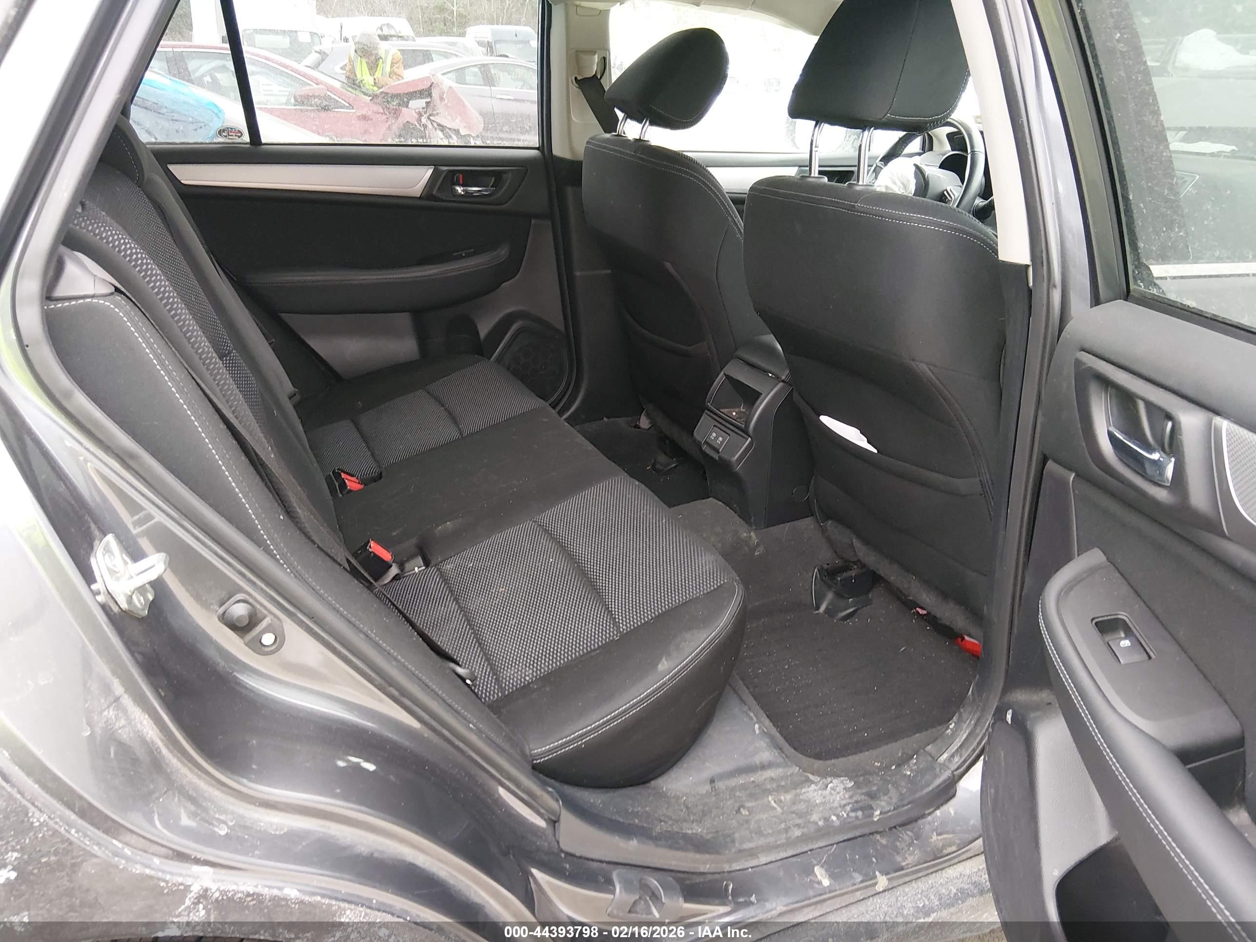 SUBARU OUTBACK image 8