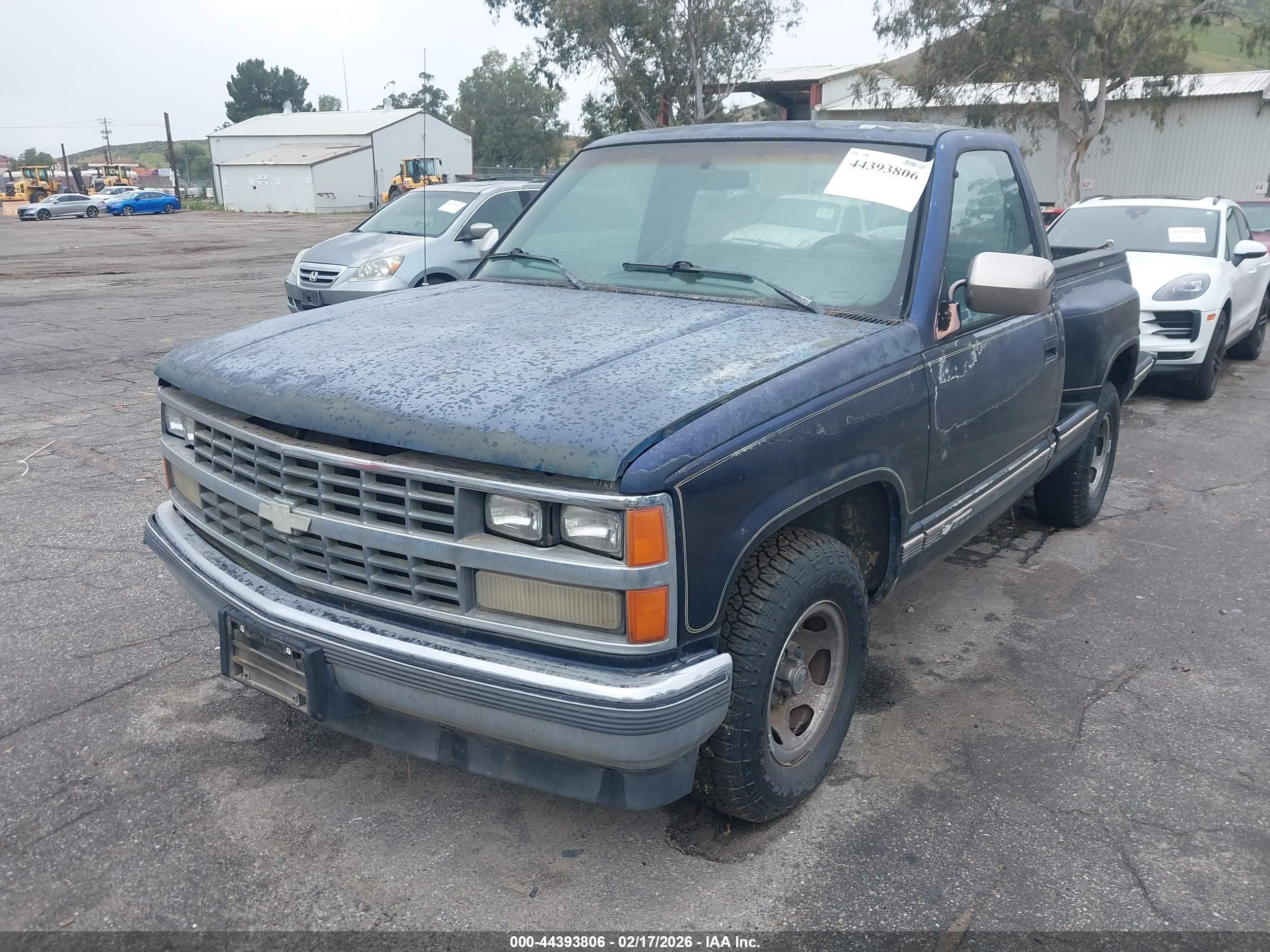 CHEVROLET GMT-400 image 2