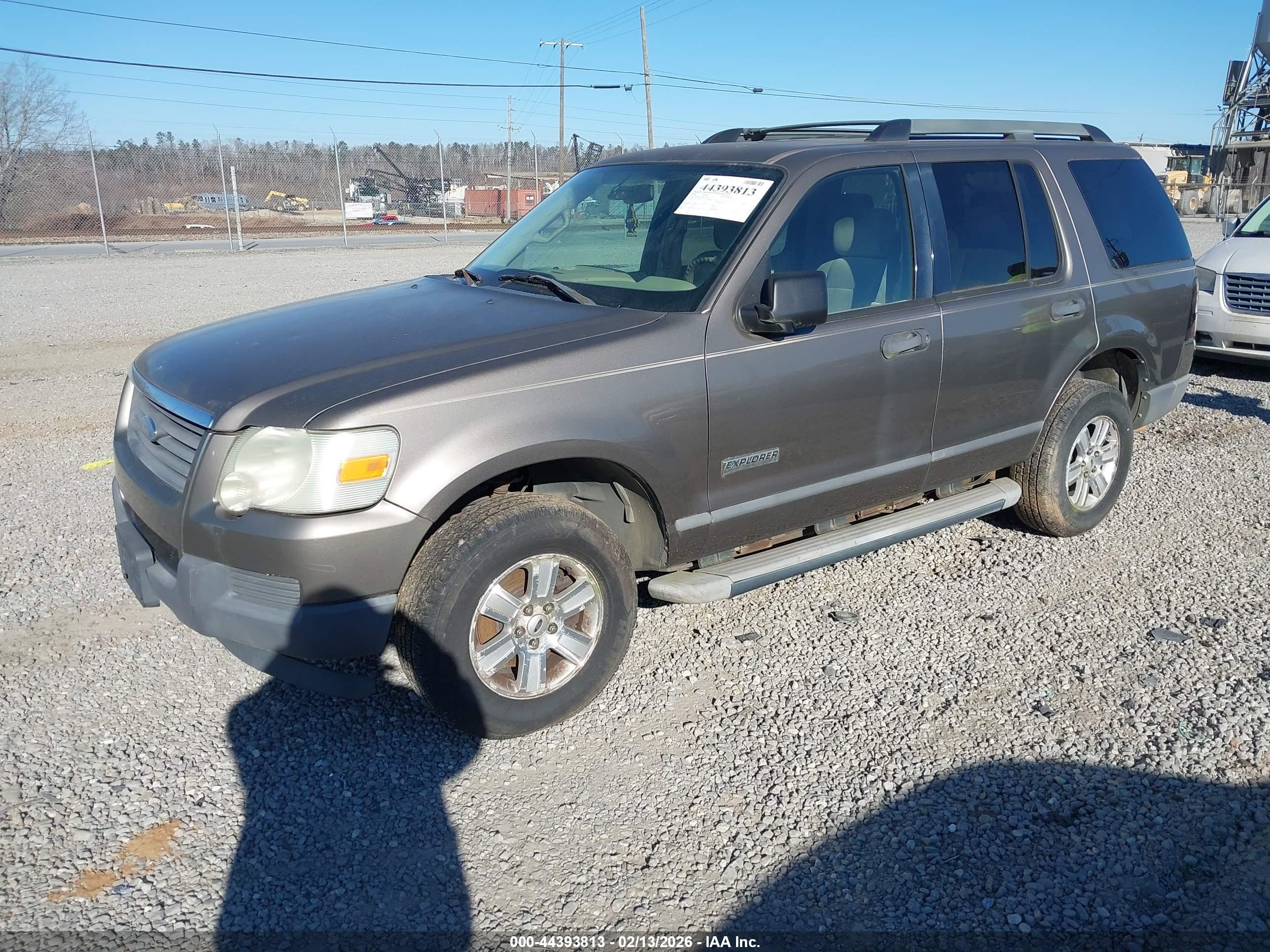 FORD EXPLORER image 2