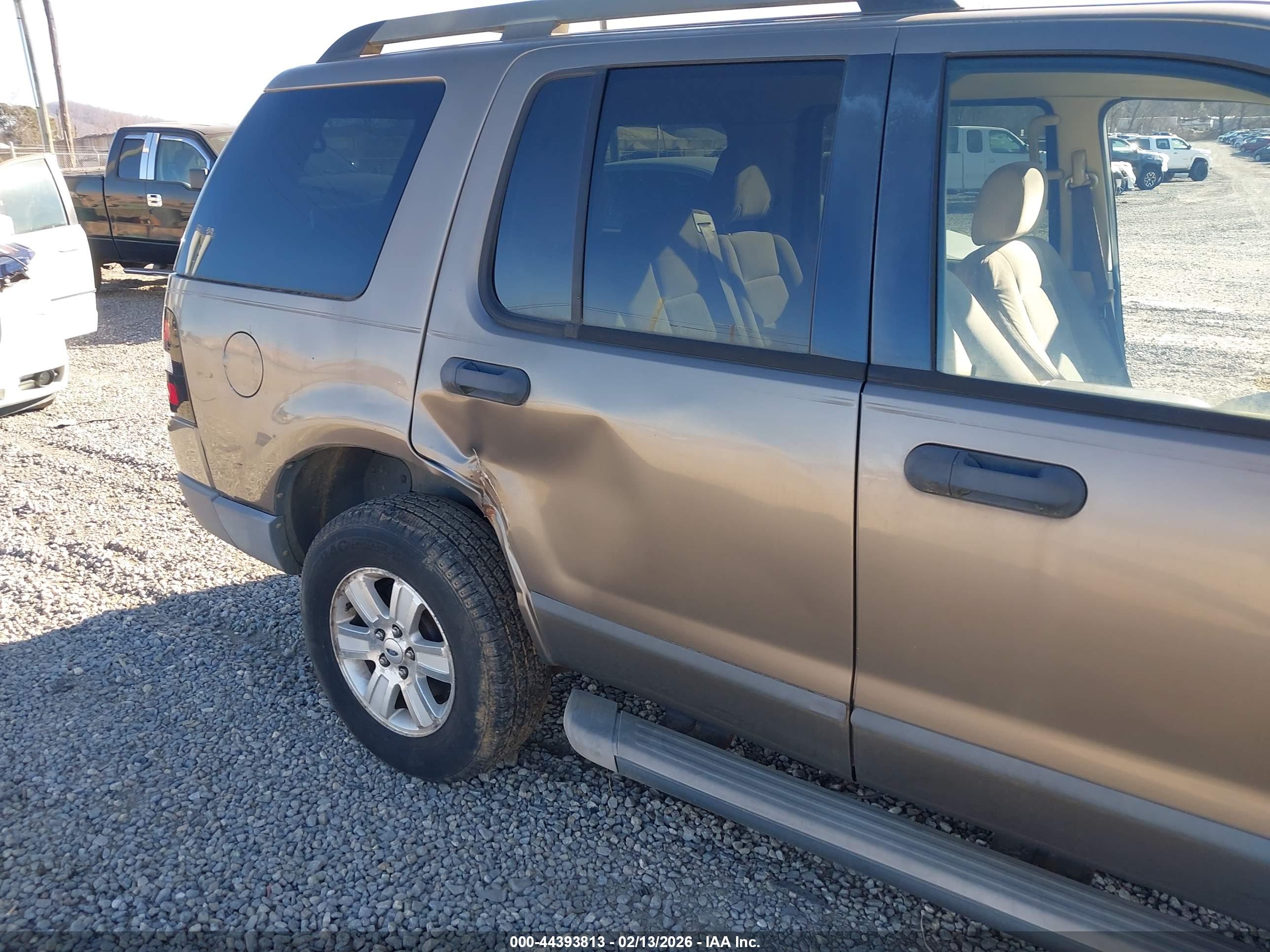FORD EXPLORER image 6