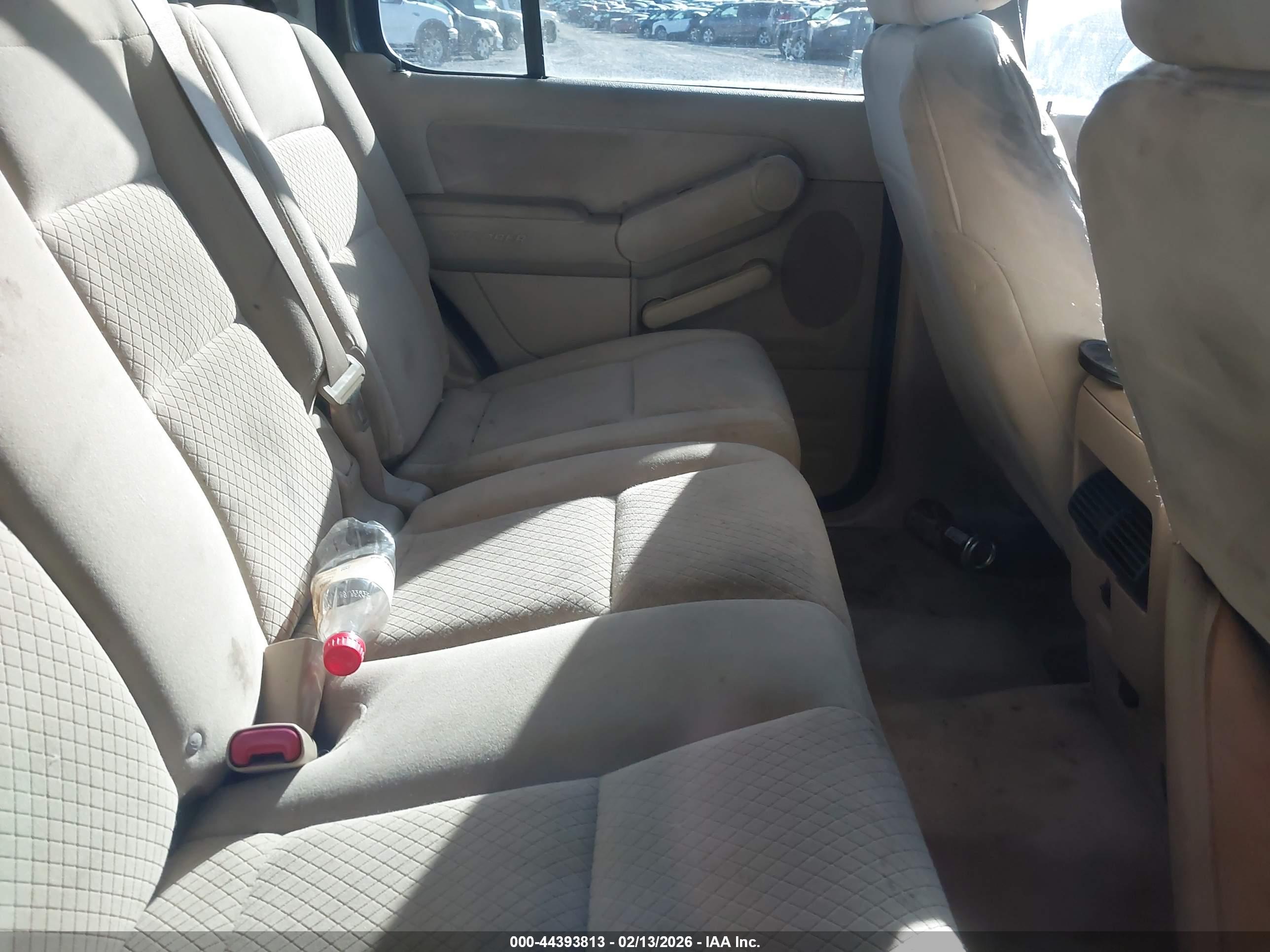 FORD EXPLORER image 8