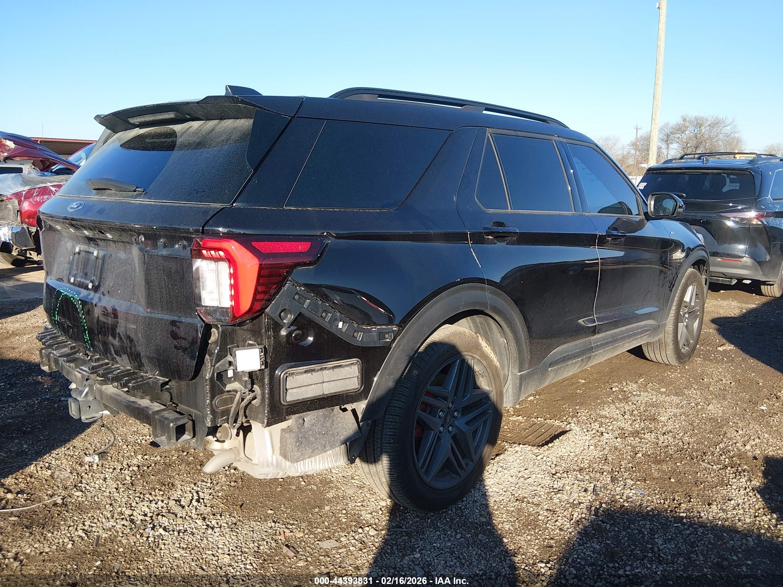 FORD EXPLORER image 4