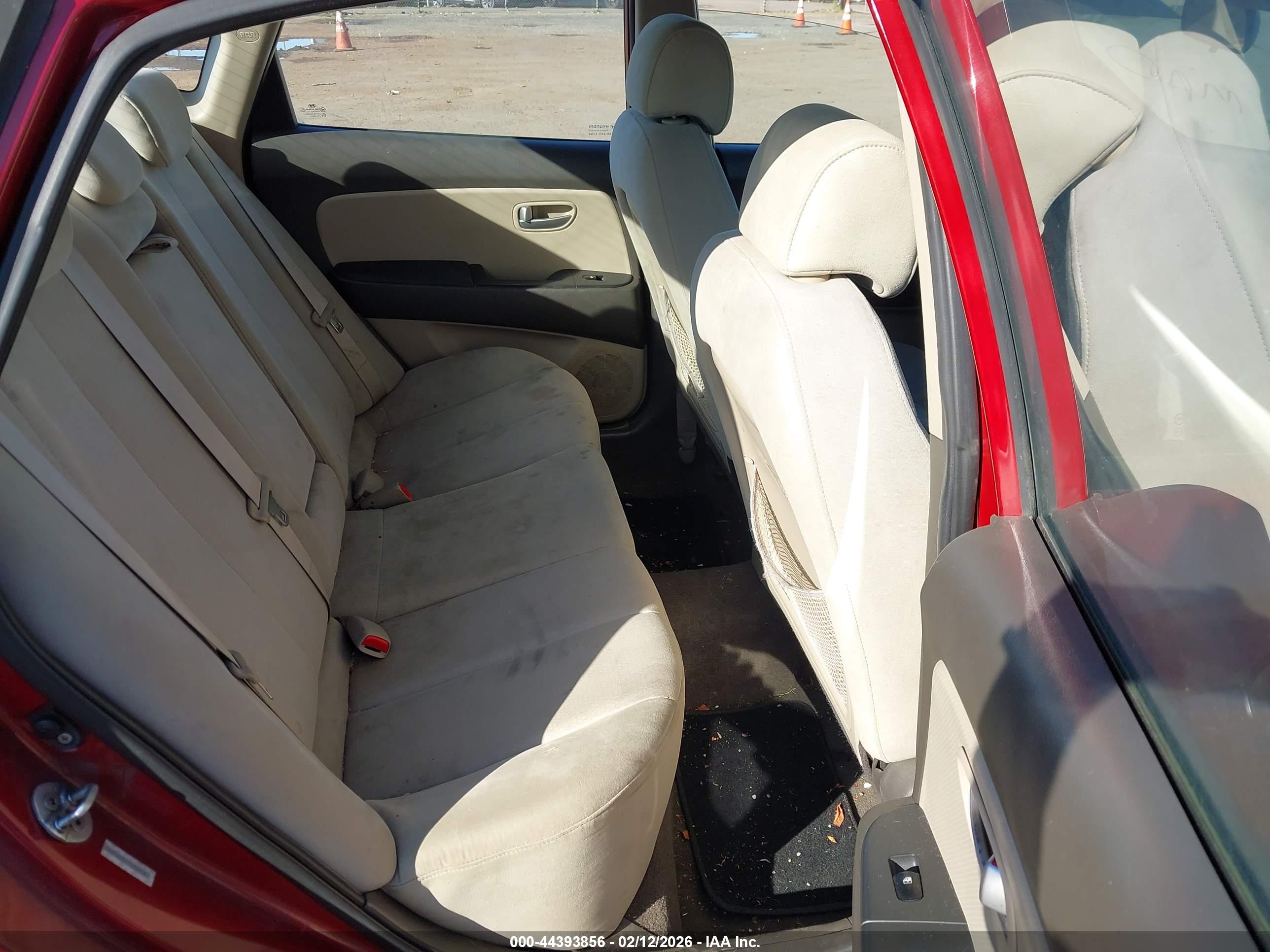 HYUNDAI ELANTRA image 8