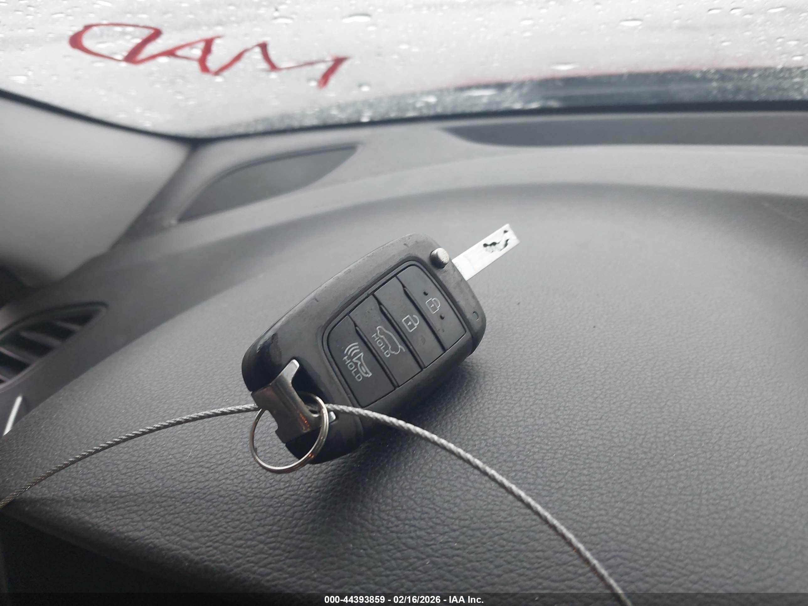 HYUNDAI ELANTRA image 11
