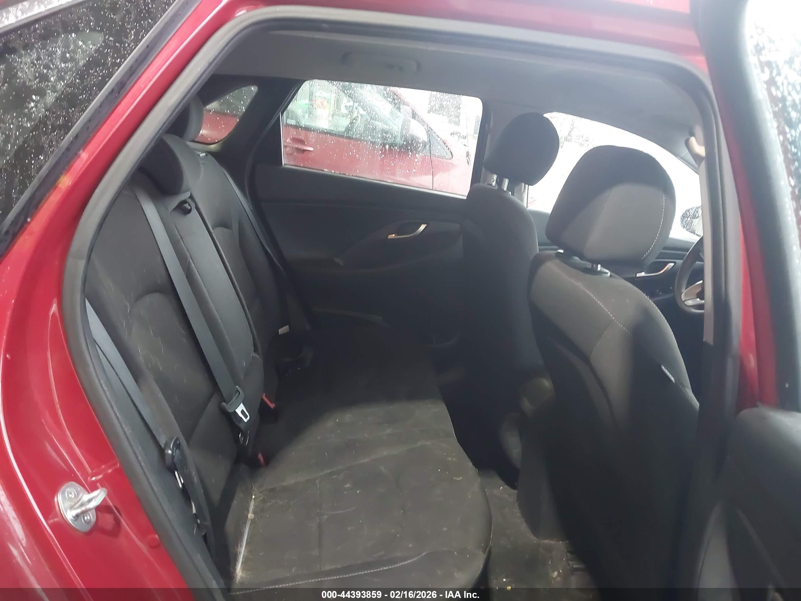 HYUNDAI ELANTRA image 8