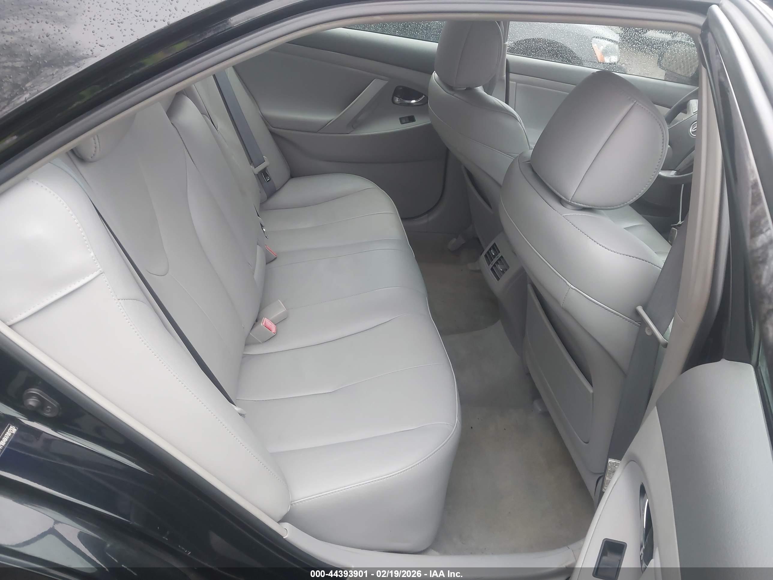 TOYOTA CAMRY image 8