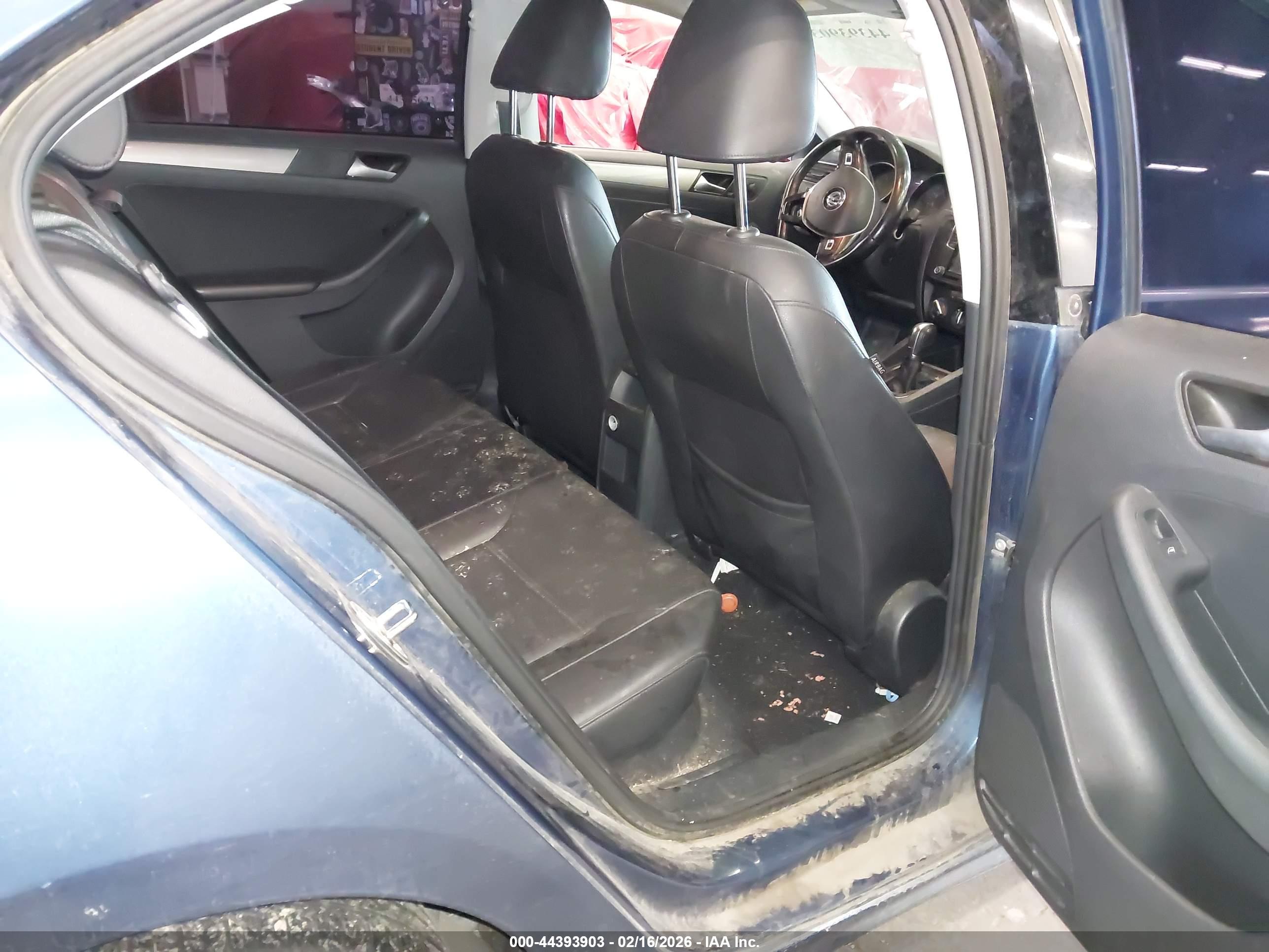 VOLKSWAGEN JETTA image 8